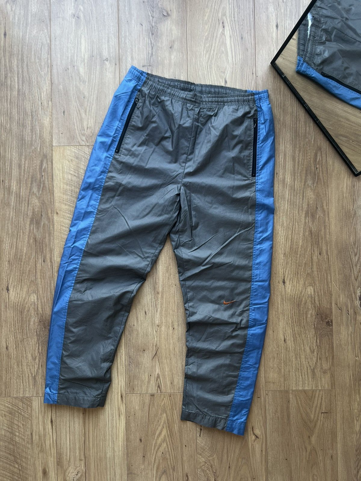 Nike 00’s NIKE BAGGY KNEE SWOOSH LOGO GORPCORE Y2K TRACK PANTS Size US 32 / EU 48 - 1 Thumbnail