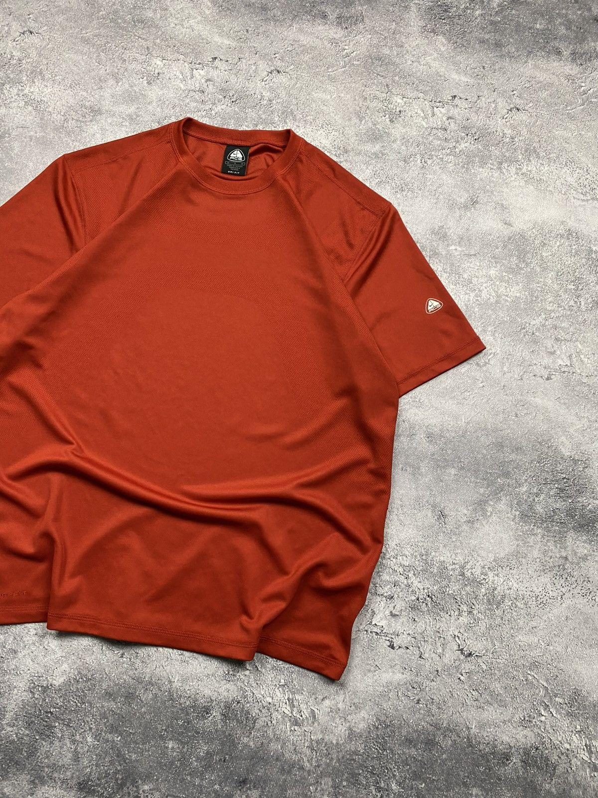 Nike ACG Vintage Nike ACG Red T-Shirt Rare Y2K Tee Size US M / EU 48-50 / 2 - 4 Thumbnail