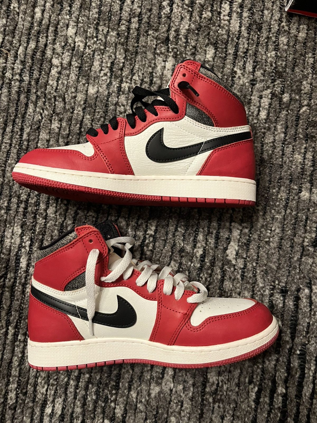 Jordan Brand Air Jordan 1 Retro High OG 'Chicago Lost & Found' Size US 7 / EU 40 - 1 Thumbnail