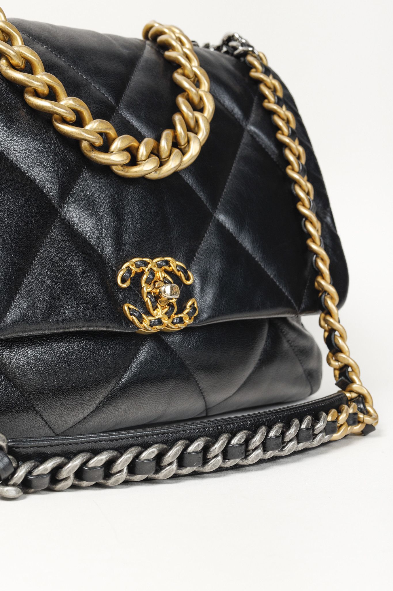 Chanel Chanel Maxi 19 Large Two-Tone Chain Black Leather Flap Bag Size ONE SIZE - 8 Thumbnail