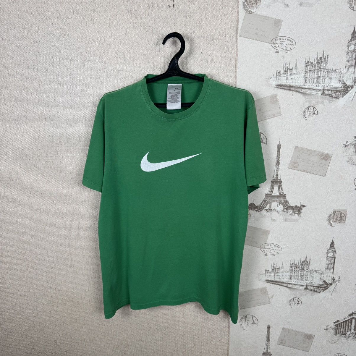 Nike 💚 Vintage 00s Nike T shirt Centre Logo Green Streetwear XL Size US XL / EU 56 / 4 - 1 Thumbnail