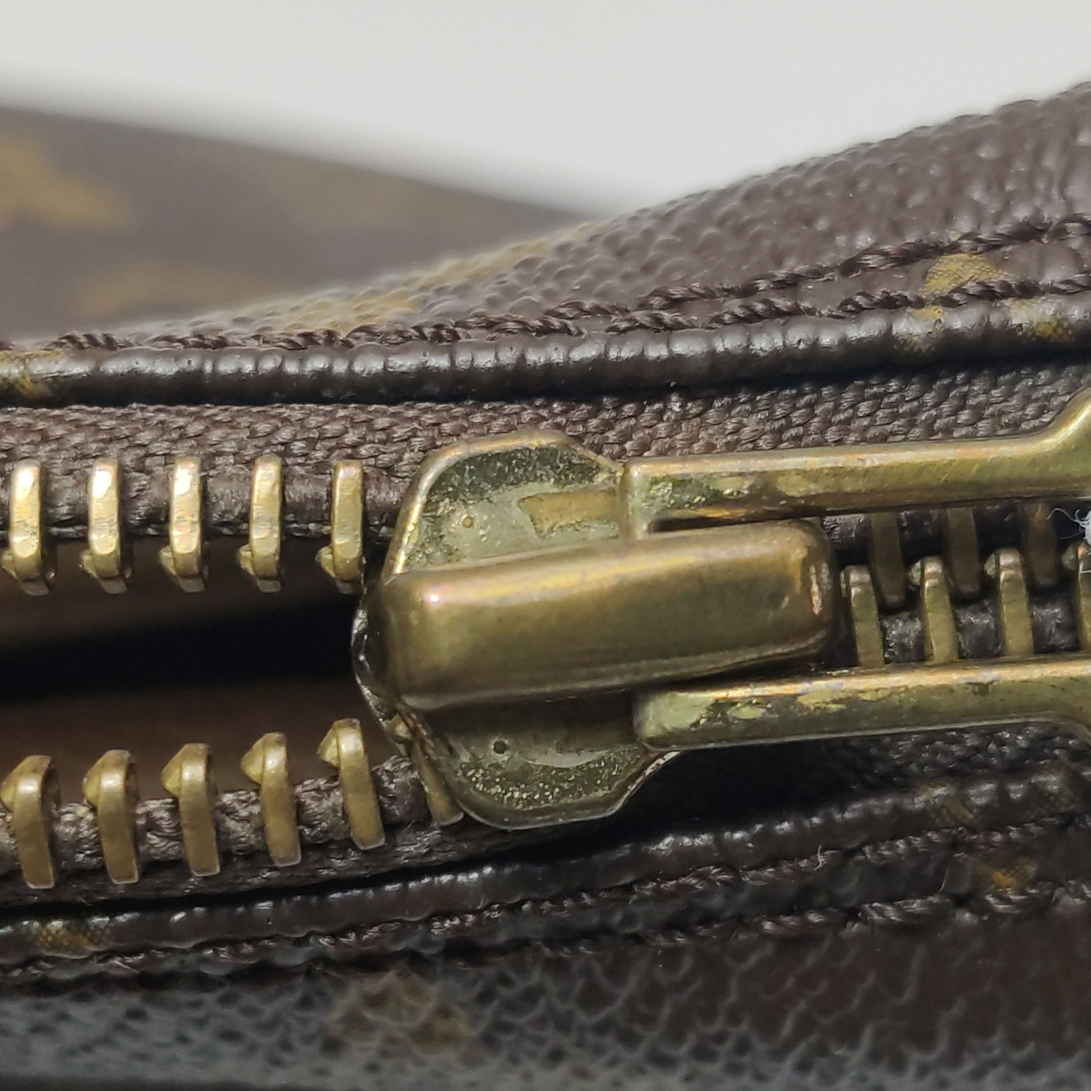 Louis Vuitton Louis Vuitton (LV) TrousseToilette old flower zipper clutch Size ONE SIZE - 5 Thumbnail