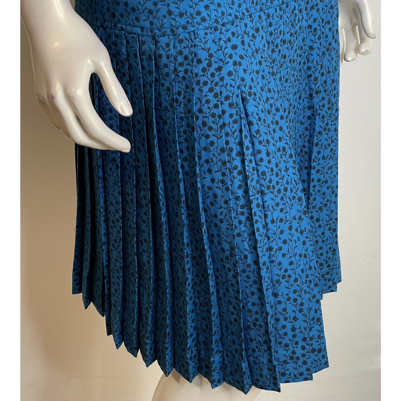 Valentino Vintage Valentino Boutique Blue Floral Wool Dress 10 Pleated Size L / US 10 / IT 46 - 5 Thumbnail