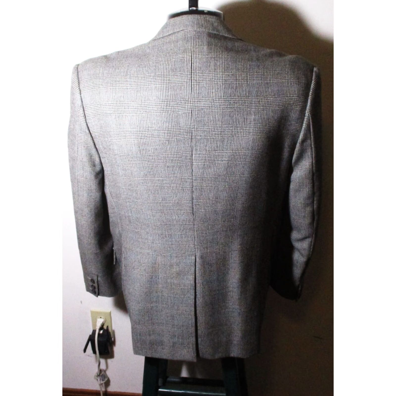 Vintage GIRALT Suit Gray 2 Piece Mens Size 38 Short 33W 30L Wool Classic 2 Piece Business Dress Cardigan? Size US 38 / EU 54 - 6 Thumbnail