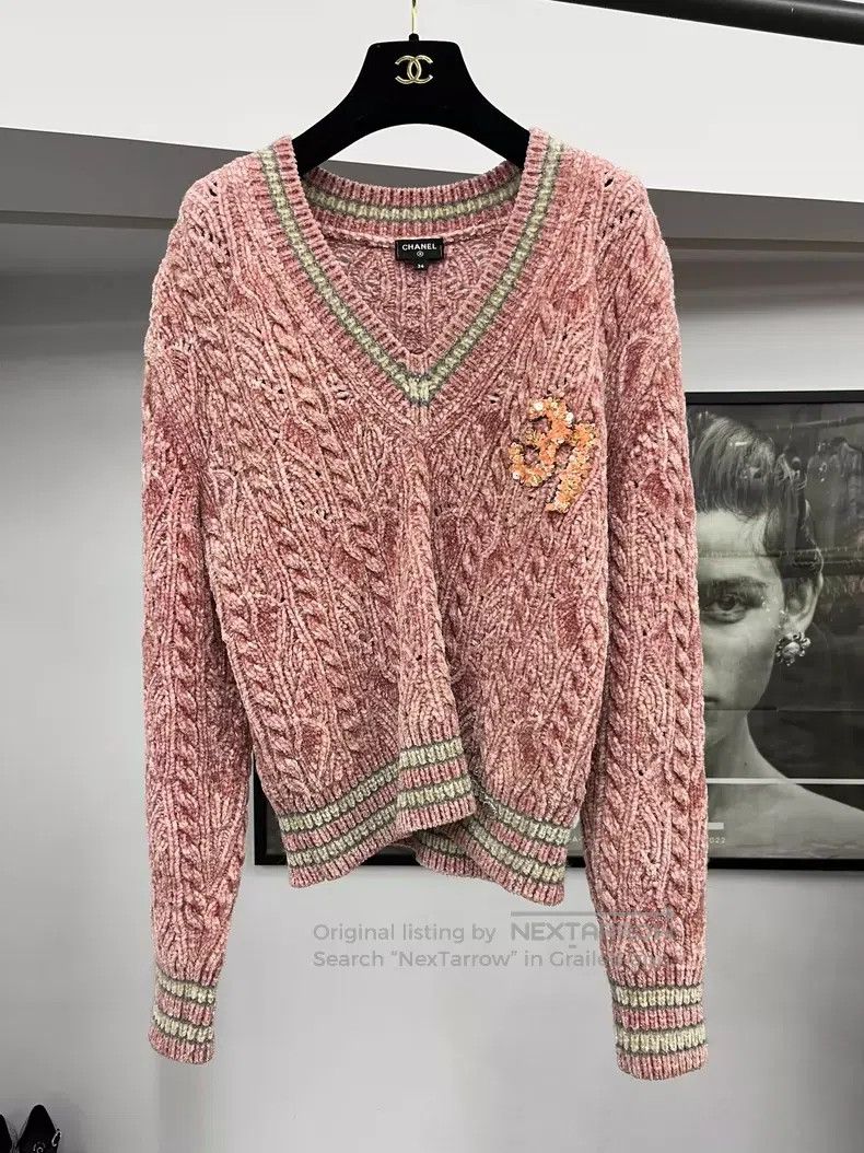 Chanel Chanel 22B pink V-neck velvet knit sweater Size XXS / US 00 / IT 34 - 1 Thumbnail