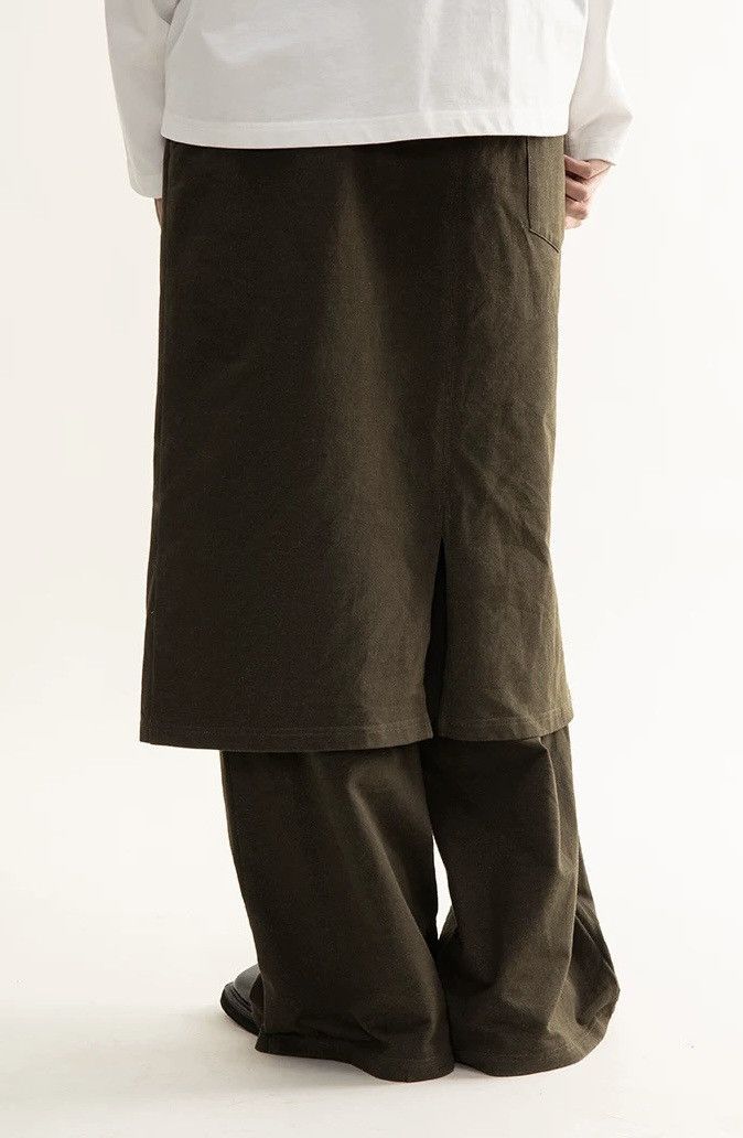 Other wide-leg trousers featuring an hand-painted figure design. Size US 29 - 3 Thumbnail