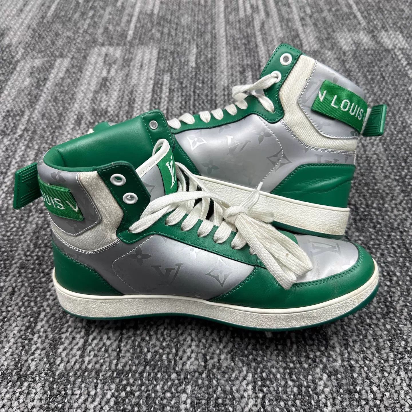 Louis Vuitton LV Monogram Rivoli H-Top Sneaker 40 (99 New) Size US 7 / EU 40 - 5 Thumbnail