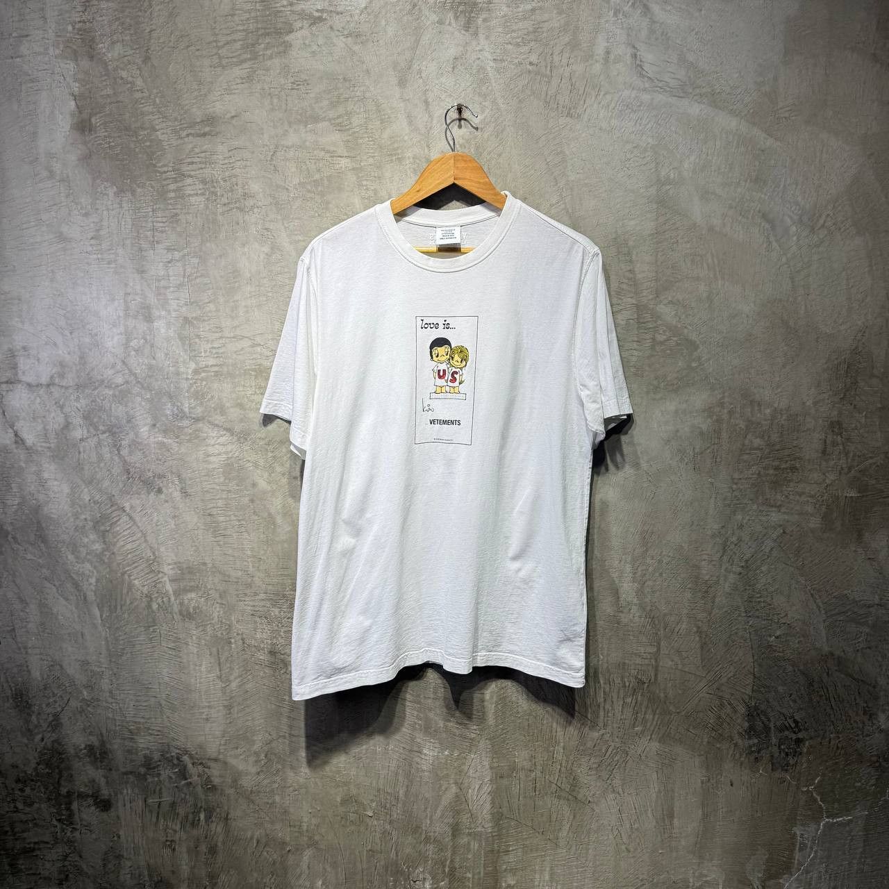 Vetements Vetements “Love Is…” Tee Size US L / EU 52-54 / 3 - 1 Thumbnail