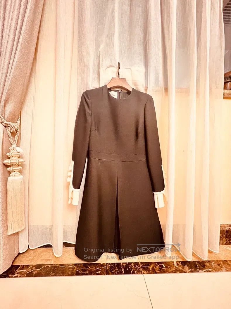 Valentino Valentino Black dress Size S / US 4 / IT 40 - 2 Thumbnail