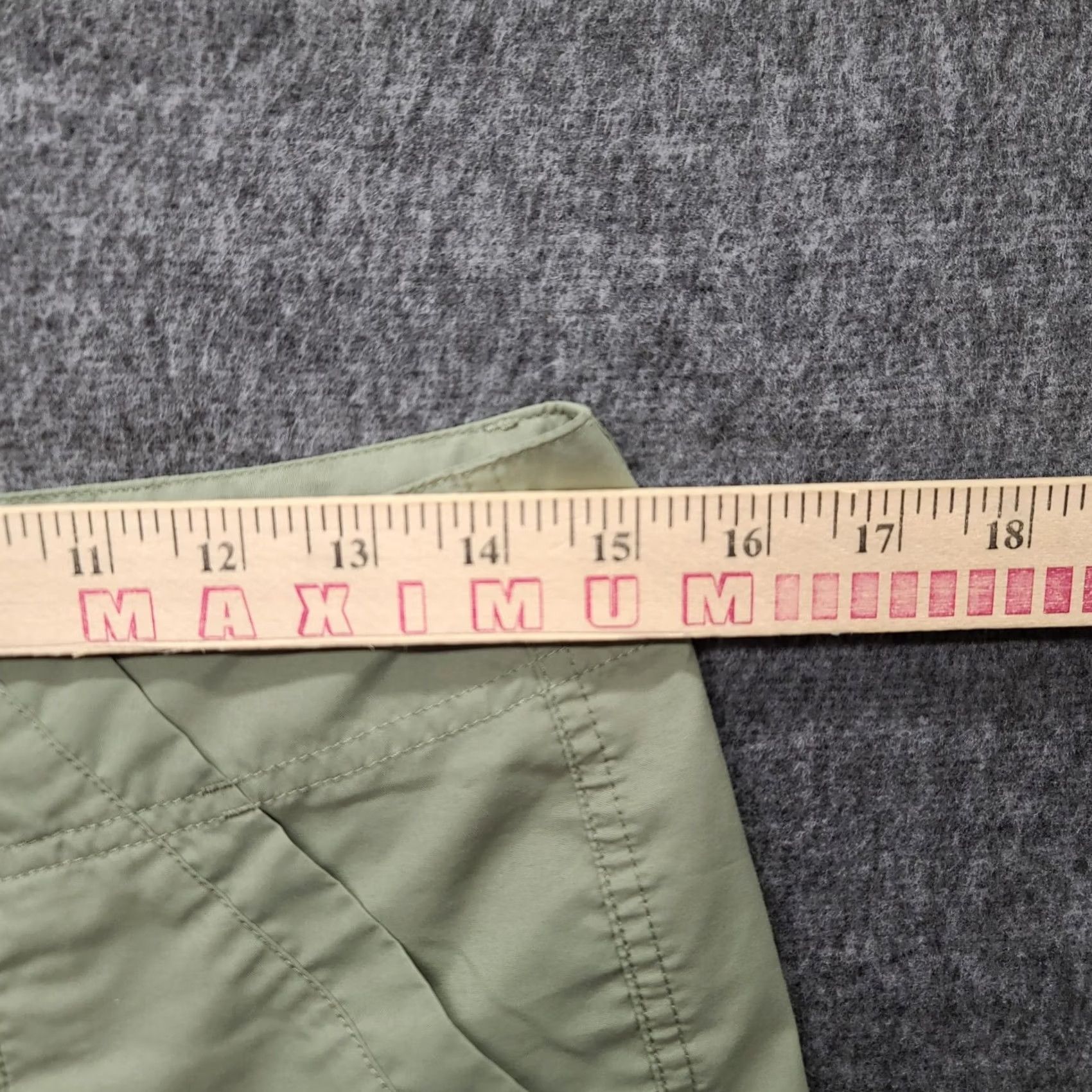 Nike ACG Nike ACG Shorts Women Cargo Outdoors Hiking Casual Comfort Green 4 Solid Lightweight Breathable Pockets Size 27" / US 4 / IT 40 - 3 Thumbnail