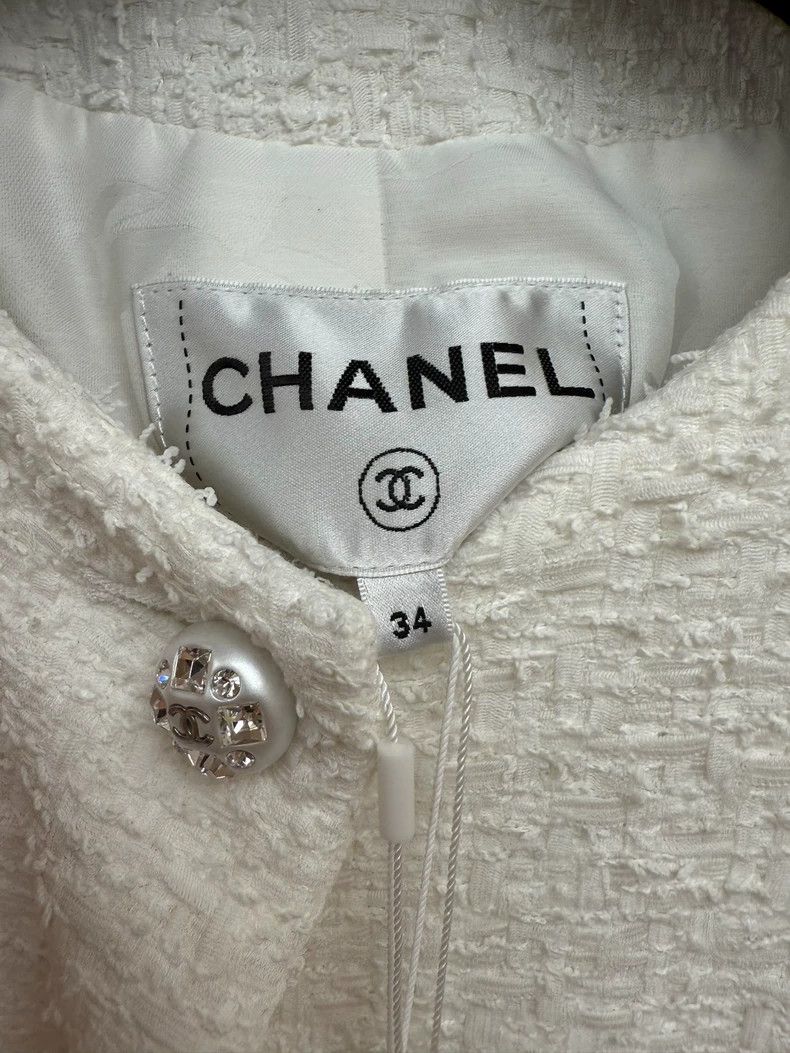 Chanel Chanel 23s white tweed four-pocket jacket Size XXS / US 00 / IT 34 - 3 Thumbnail
