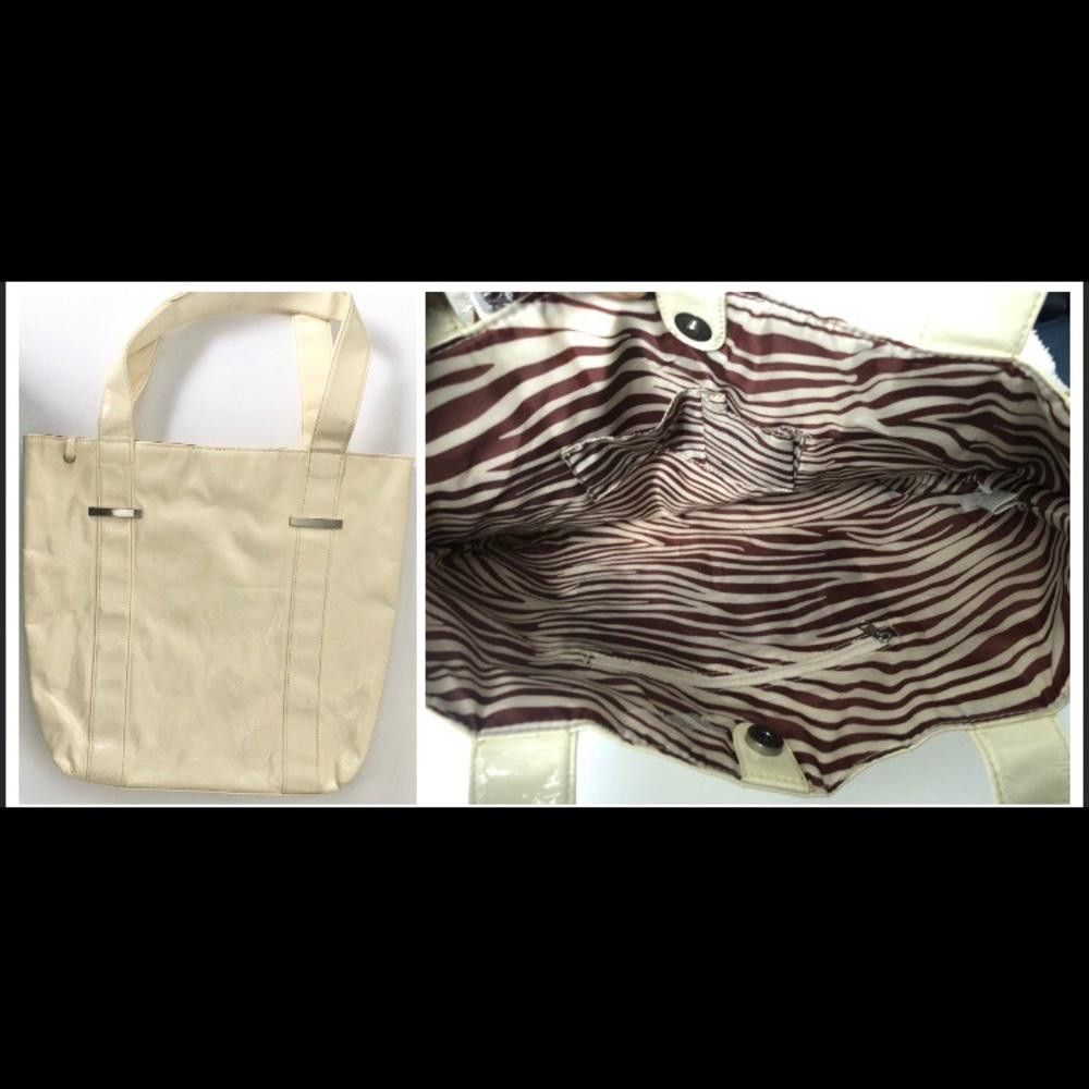 Cream hobo bag with silver plates on straps