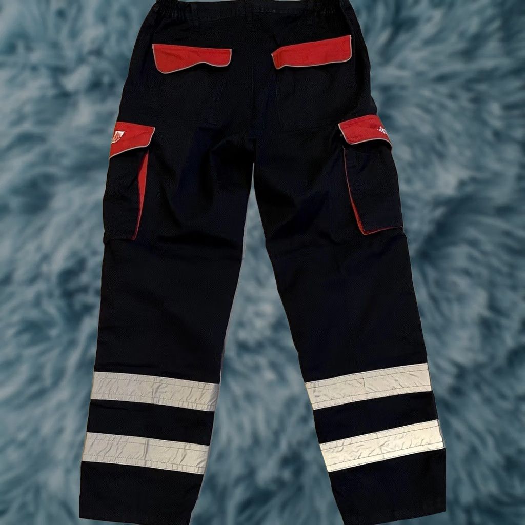 Vintage VINTAGE Swissport Reflective Cargo Pants 34 Men Jeans Black Wide-Leg 80s 90s Grunge Skate Rave Rock Punk Baggy Jnco Big Pockets Size US 34 / EU 50 - 1 Thumbnail