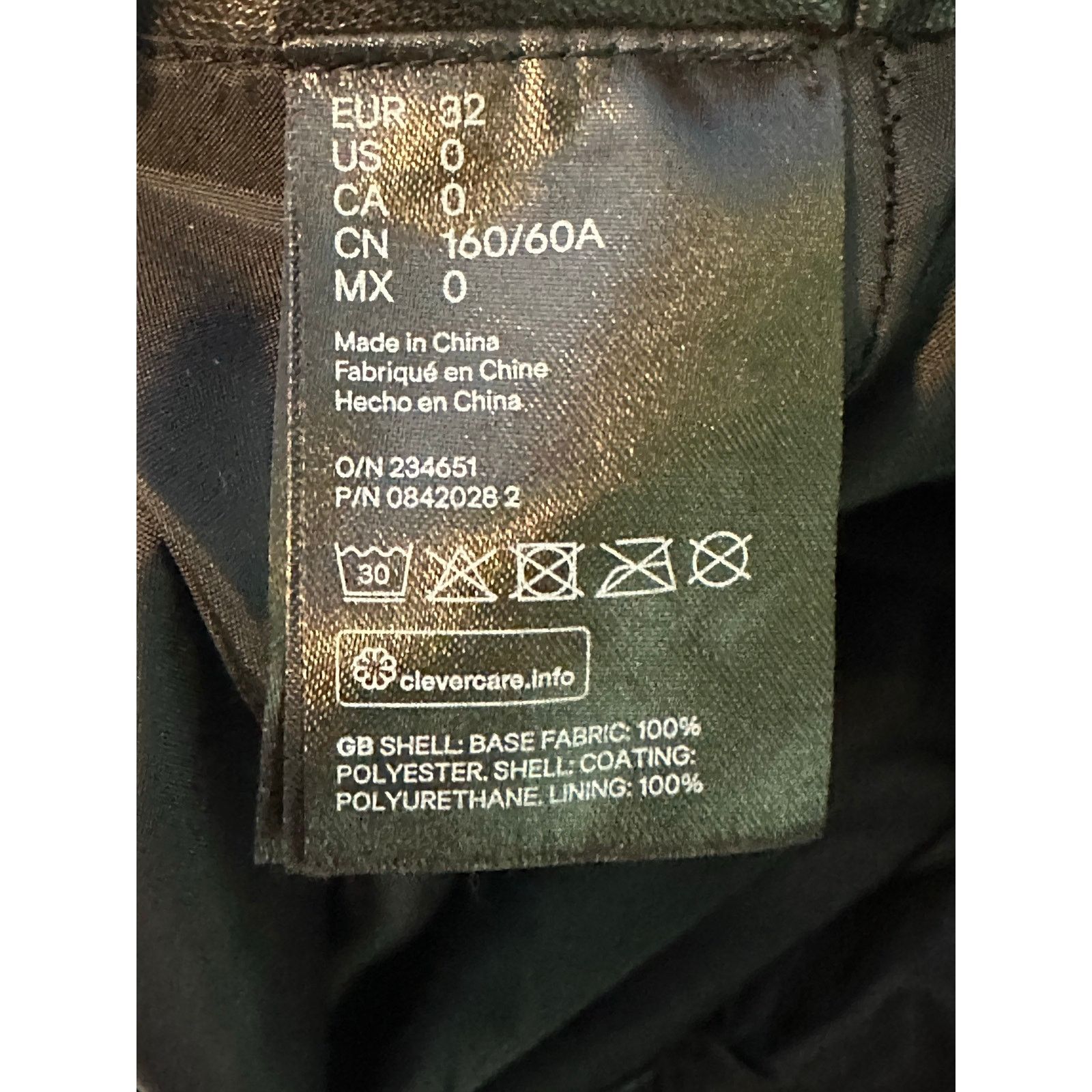 H&M H&M black vegan leather mini skirt size 0 Size 25" / US 0 / IT 36 - 3 Thumbnail