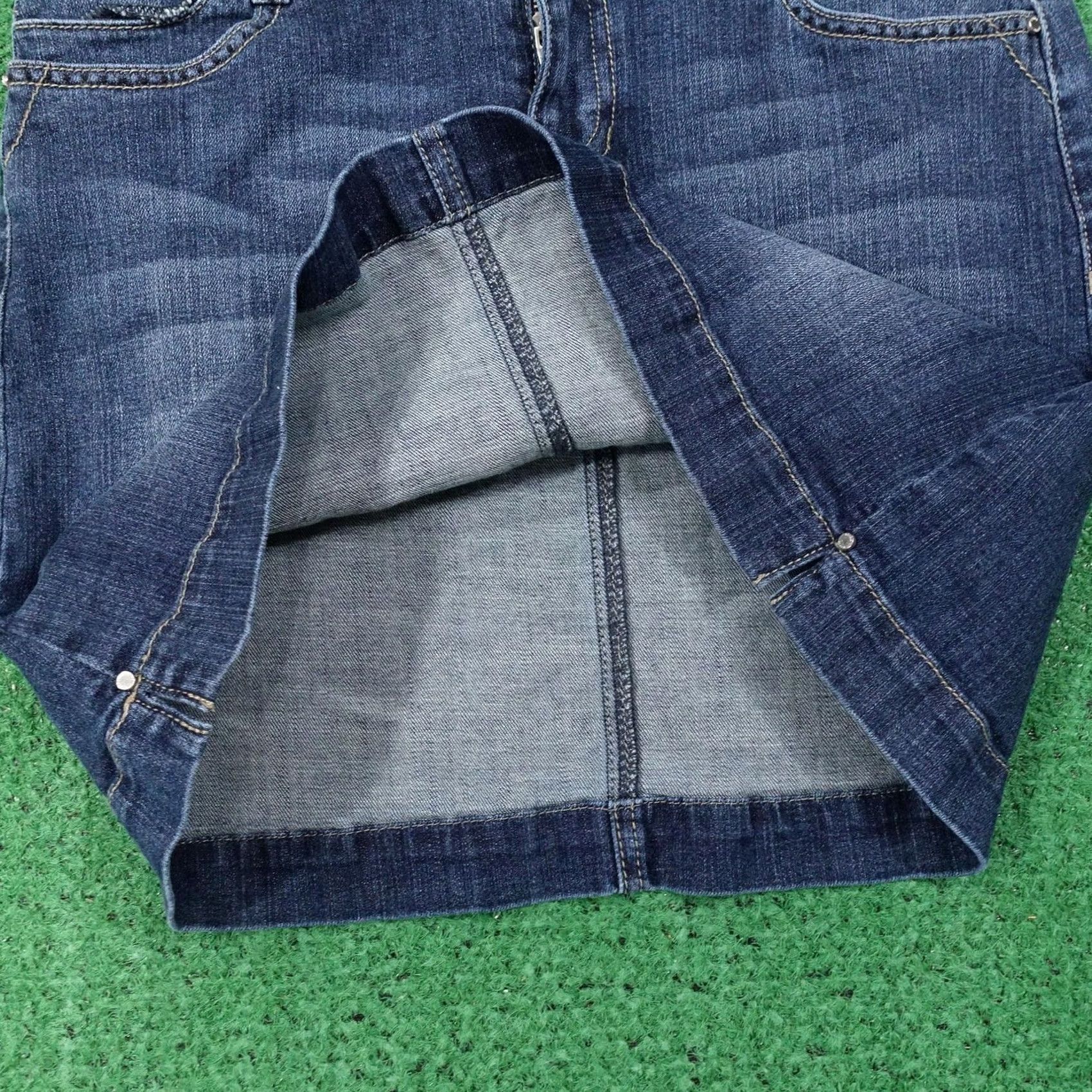 White House Black Market White House Black Market Skirt Womens 2 Denim Short Straight Pencil Pockets Zip Mid Rise Casual Summer Vintage? No (omit) Size 26" / US 2 / IT 38 - 2 Thumbnail