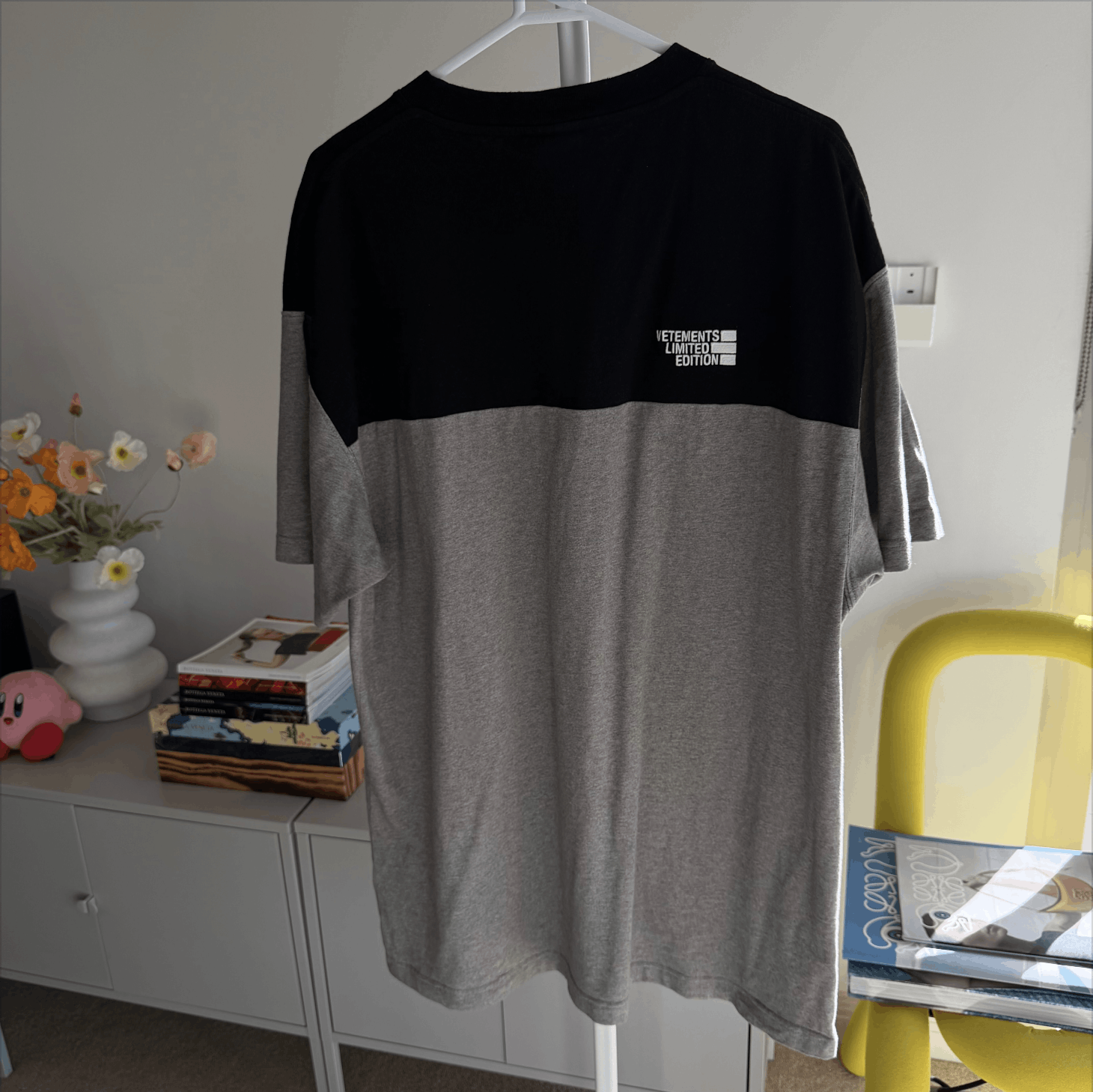 Vetements Vetements Contrast-Panel Logo T-Shirt Size US S / EU 44-46 / 1 - 3 Thumbnail