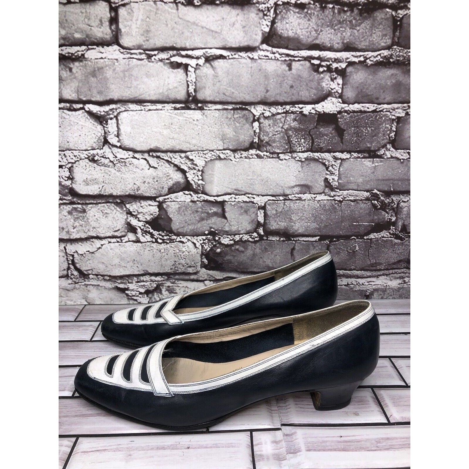 Salvatore Ferragamo Salvatore Ferragamo Boutique Blue Leather White Pump Heels W Size US 8 / IT 38 - 14 Thumbnail