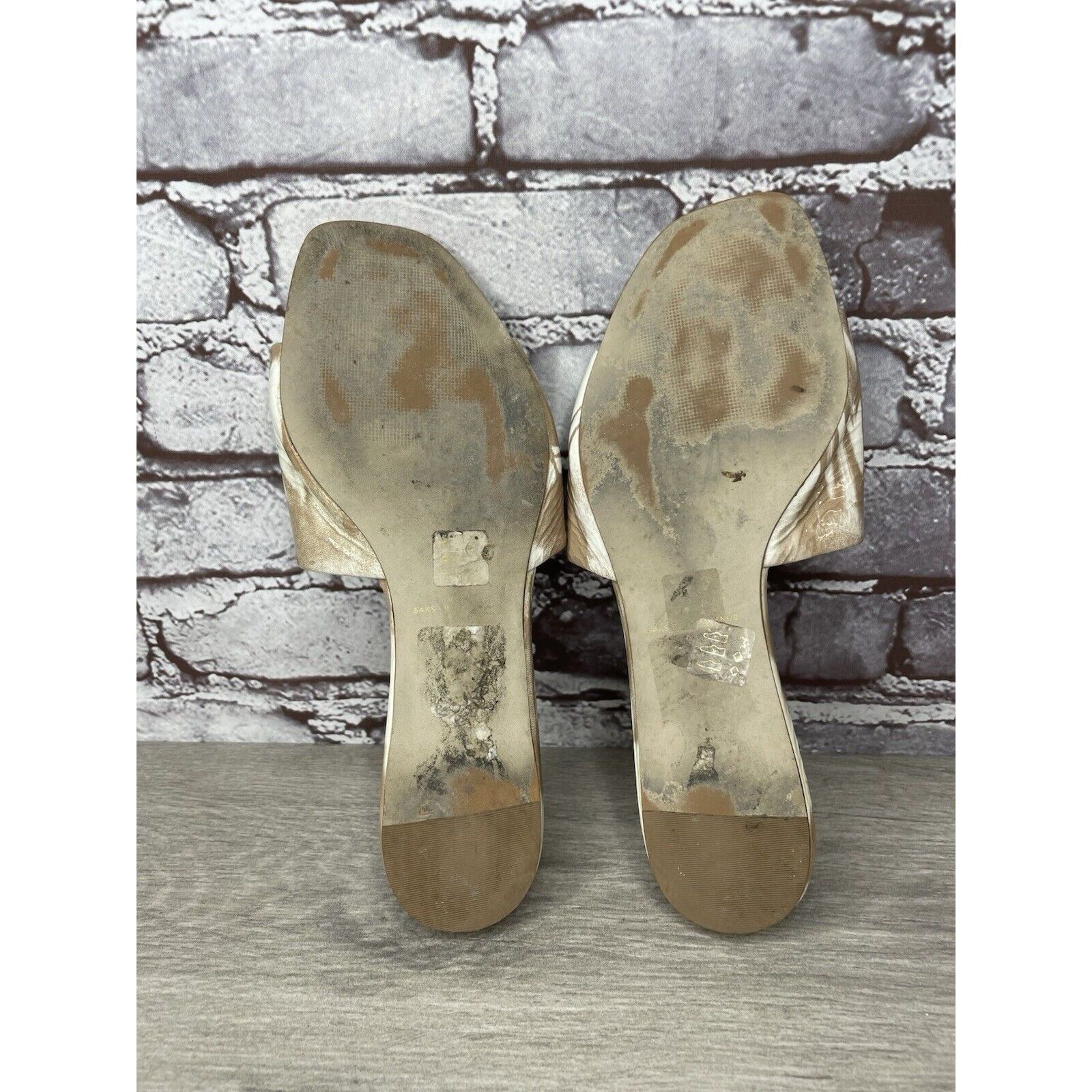 Saks Fifth Avenue Saks Fifth Avenue White Tan Patent Leather Slides Open Toe F Size US 9 / IT 39 - 9 Thumbnail