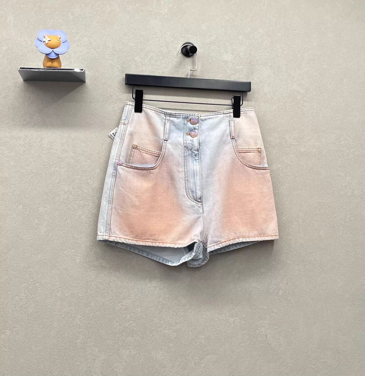 Chanel CHANEL Women's Gradient Blush Straight-Leg Denim Shorts Size 28" / US 6 / IT 42 - 3 Thumbnail