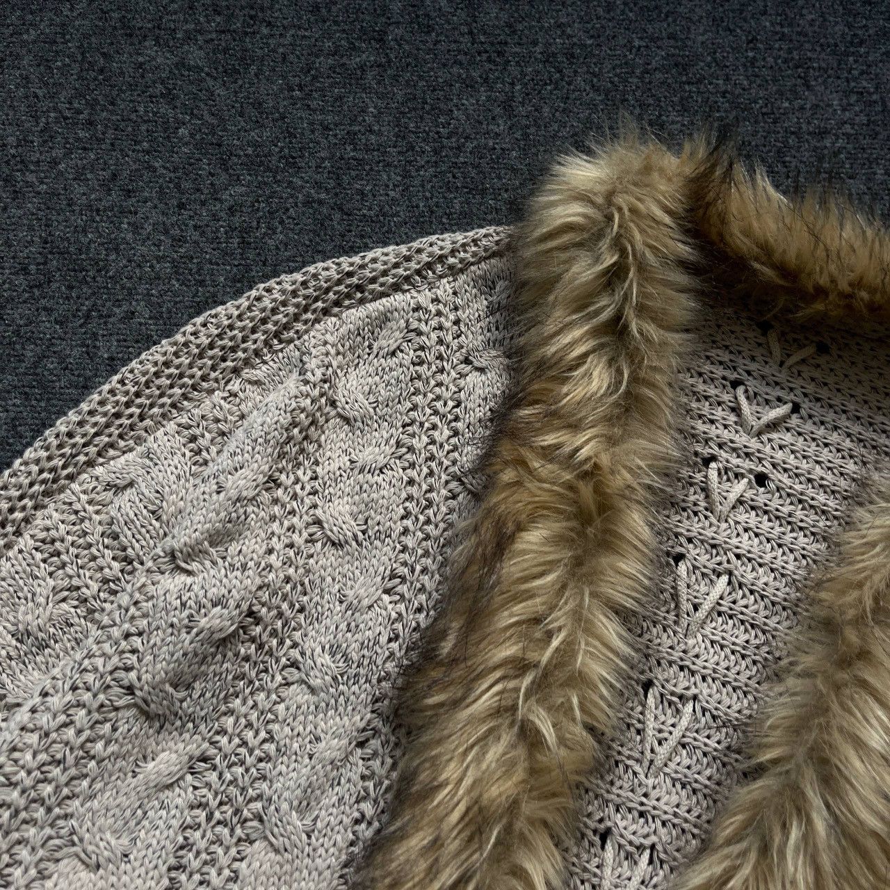 If Six Was Nine VTG Women’s Cape Knit With Faux Fur One Size 00s USA Hype Size ONE SIZE - 12 Thumbnail