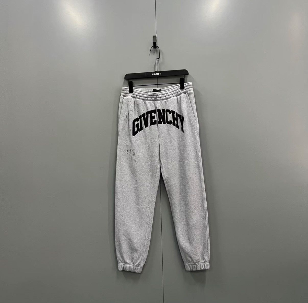 Givenchy Givenchy Light Grey Embroidered Logo Sweatpants J41 Size US 36 / EU 52 - 1 Thumbnail
