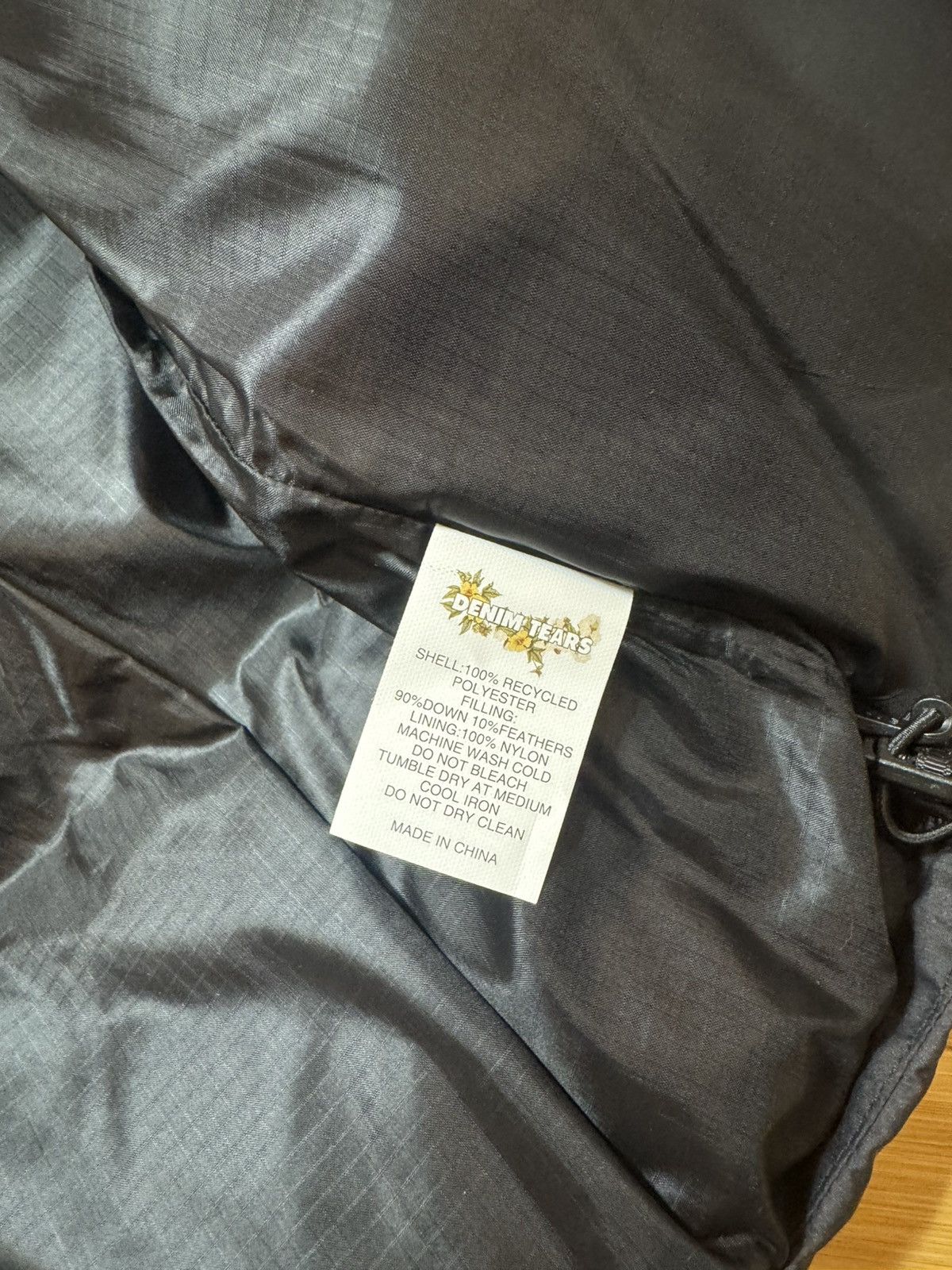 DENIM TEARS Denim Tears Cotton Wreath Puffer Jacket Black - Size Large Size US L / EU 52-54 / 3 - 5 Thumbnail