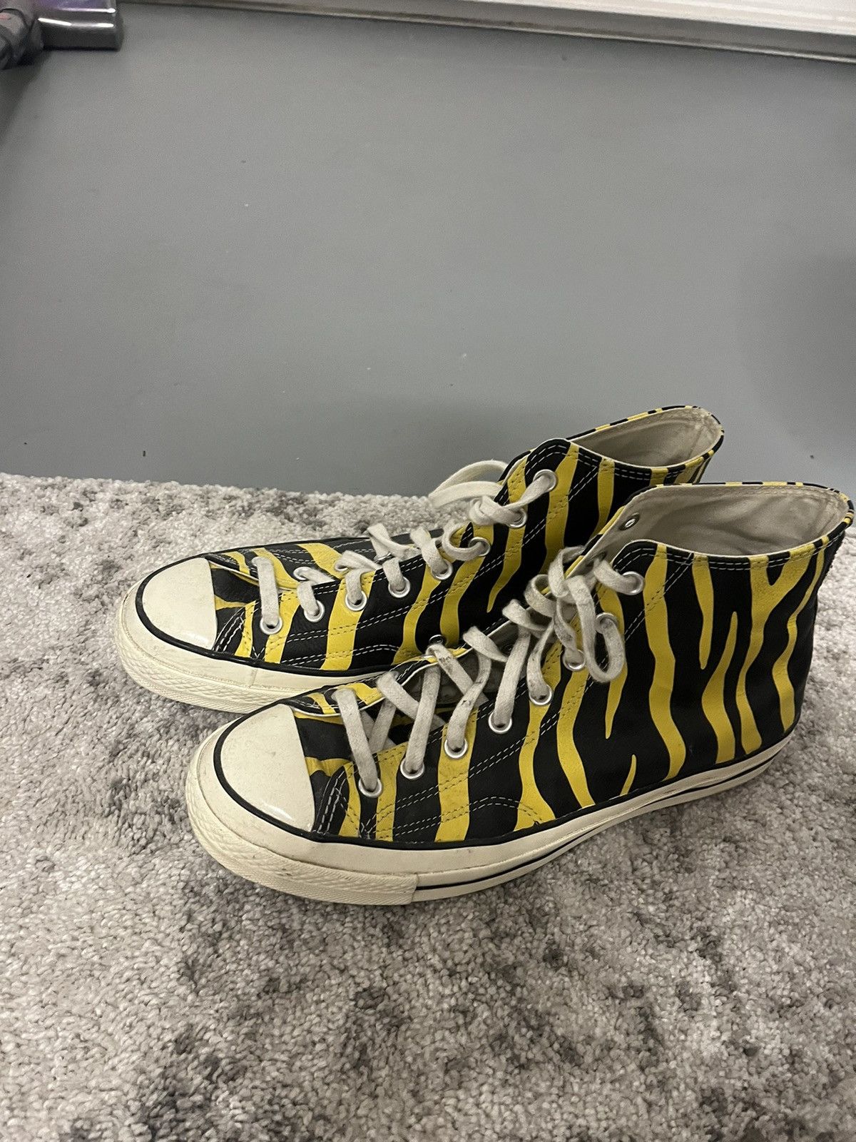 Converse Converse High Tops Black/Yellow Zebra Size US 10 / EU 43 - 1 Thumbnail