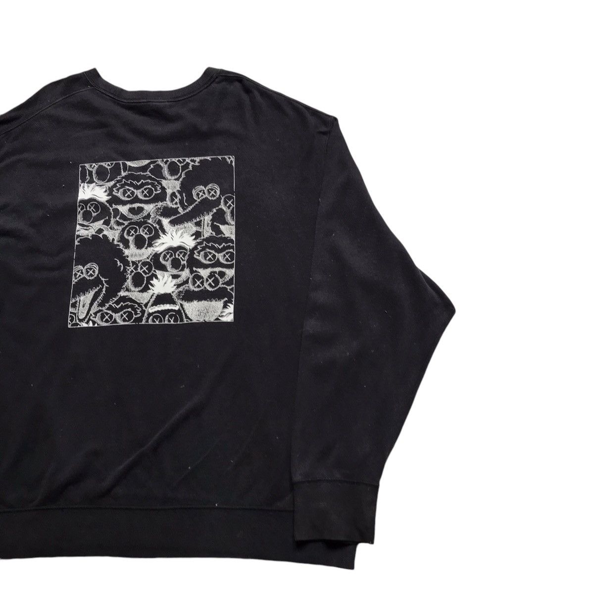 Japanese Brand × Kaws × Uniqlo Uniqlo X Kaws Sesame Street crewneck Size US XXL / EU 58 / 5 - 5 Thumbnail