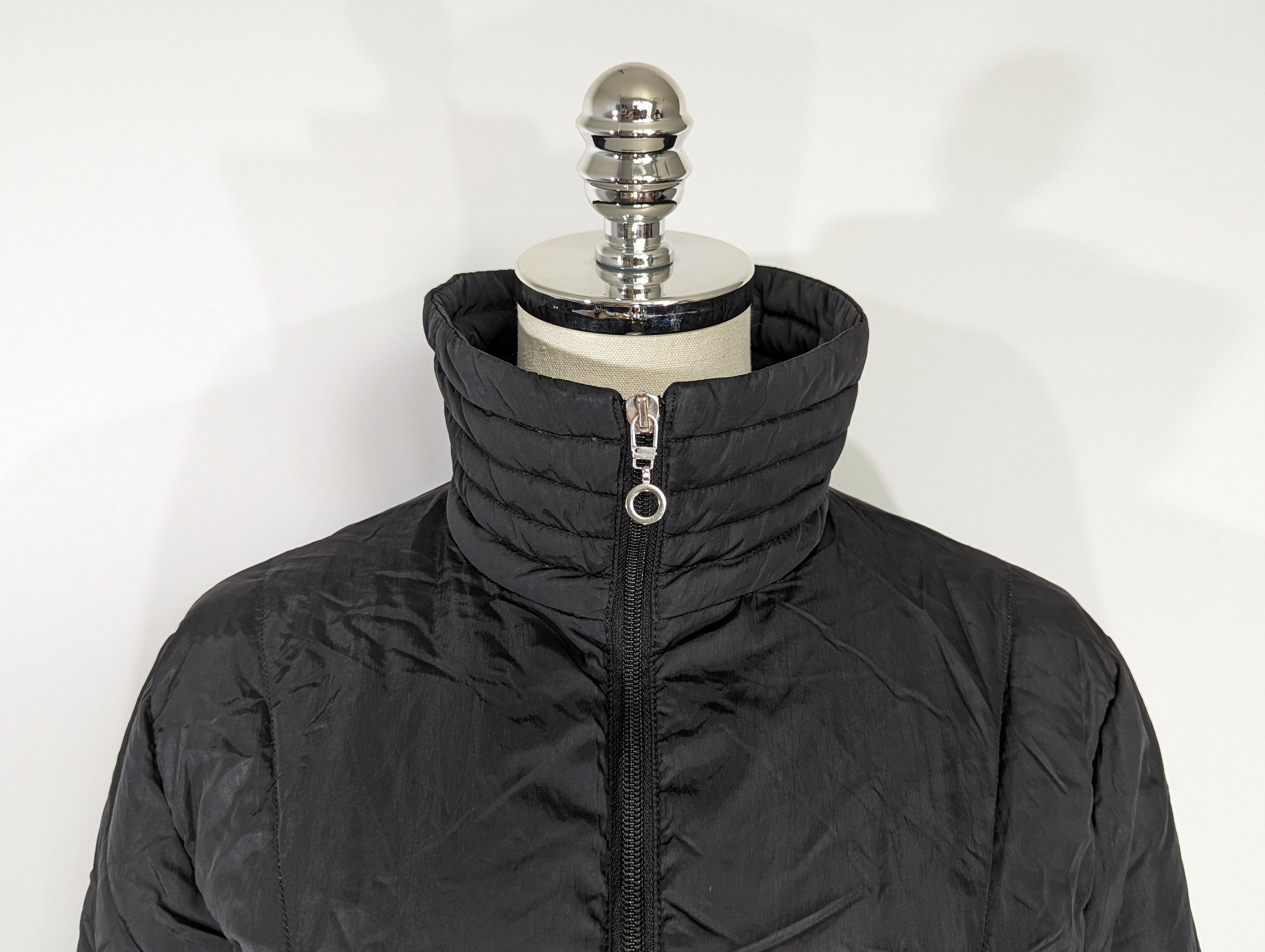 Moncler Vintage Moncler Women Down Long Jacket 1 XS - S Luxury Brand Size US S / EU 44-46 / 1 - 19 Thumbnail