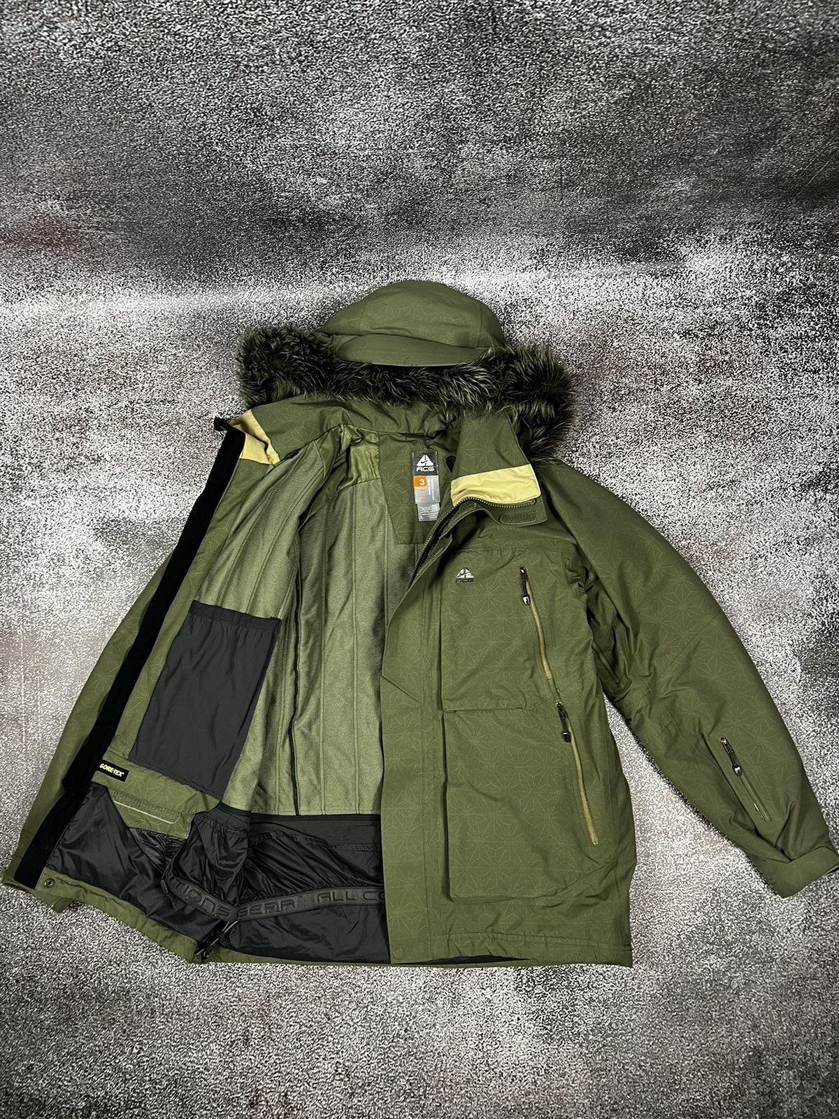 Nike ACG Gore-Tex Winter Military vintage Faux Fur jacket