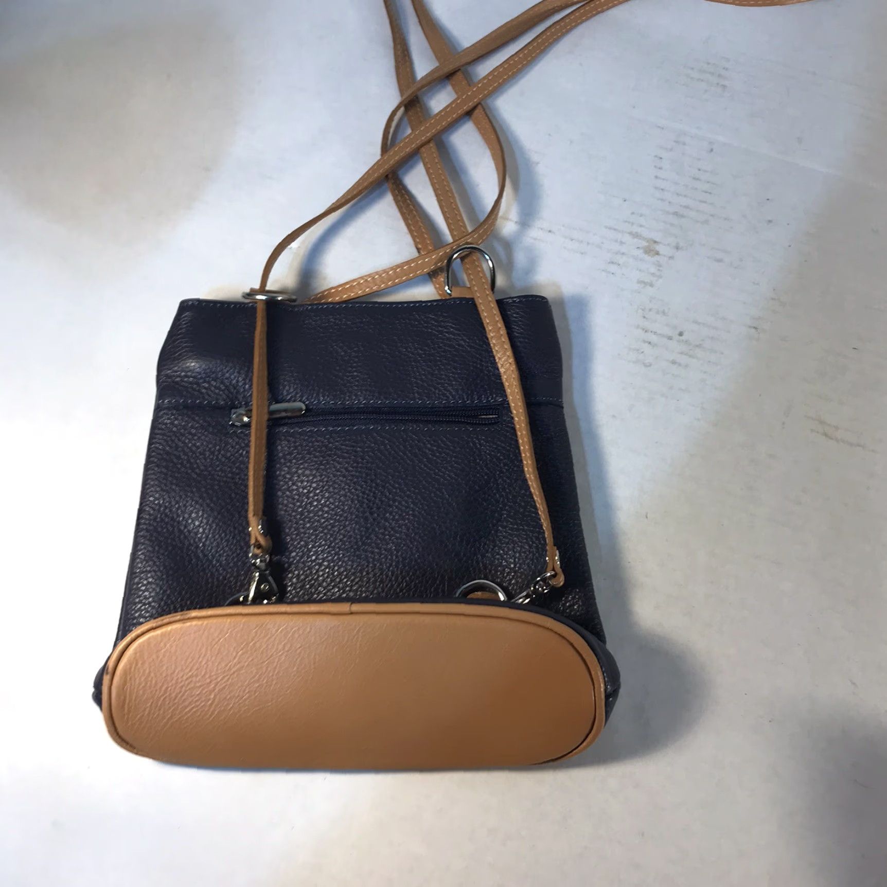 Vintage Unbranded Italian Leather Crossbody Bag Women Medium Navy/Tan 9x8in Pebbled Leather Travel Casual Size ONE SIZE - 2 Thumbnail