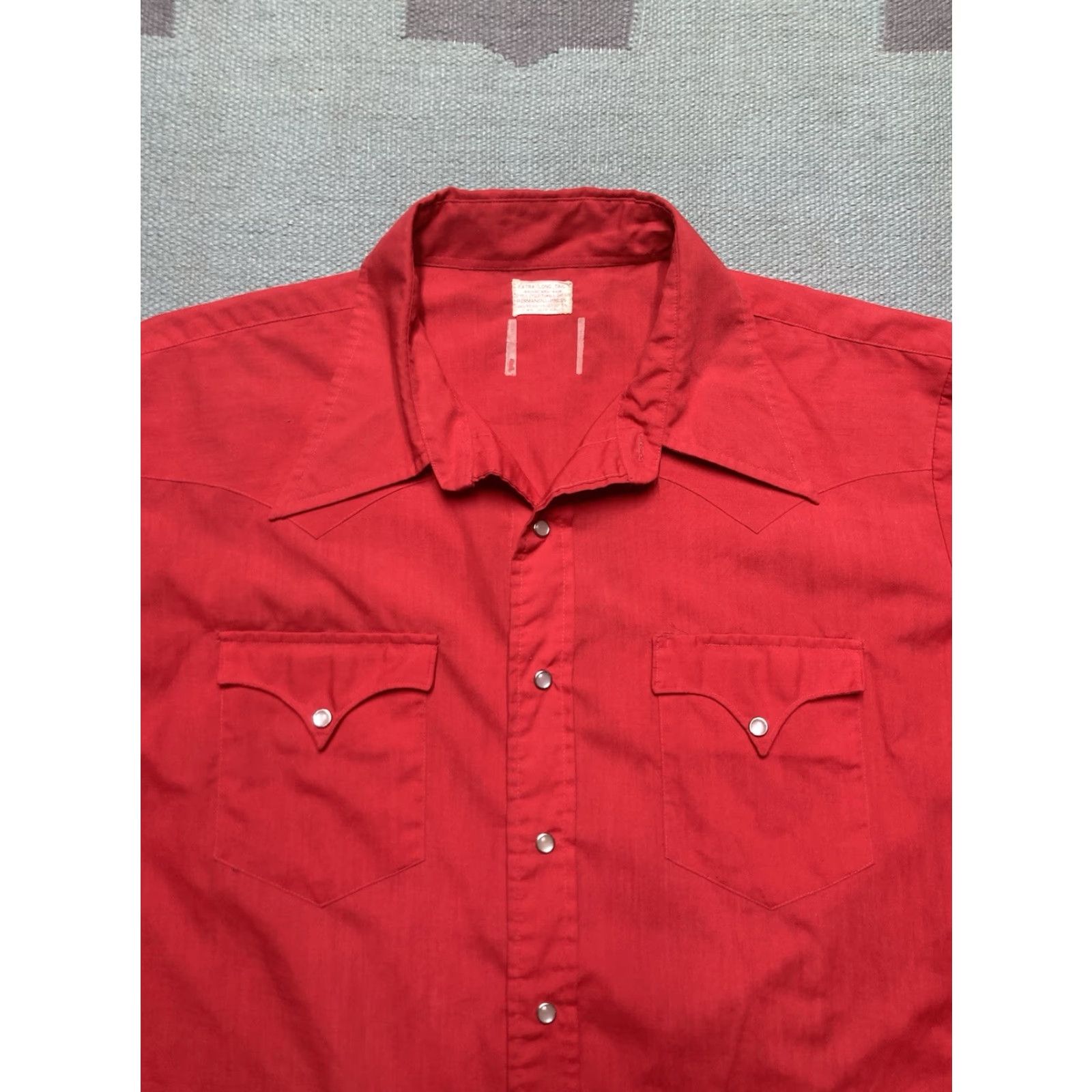 Vintage VINTAGE Pearl snap western shirt long sleeve extra long tails red dagger large Shirt Mens L Red western long sleeve snap Size US L / EU 52-54 / 3 - 3 Thumbnail