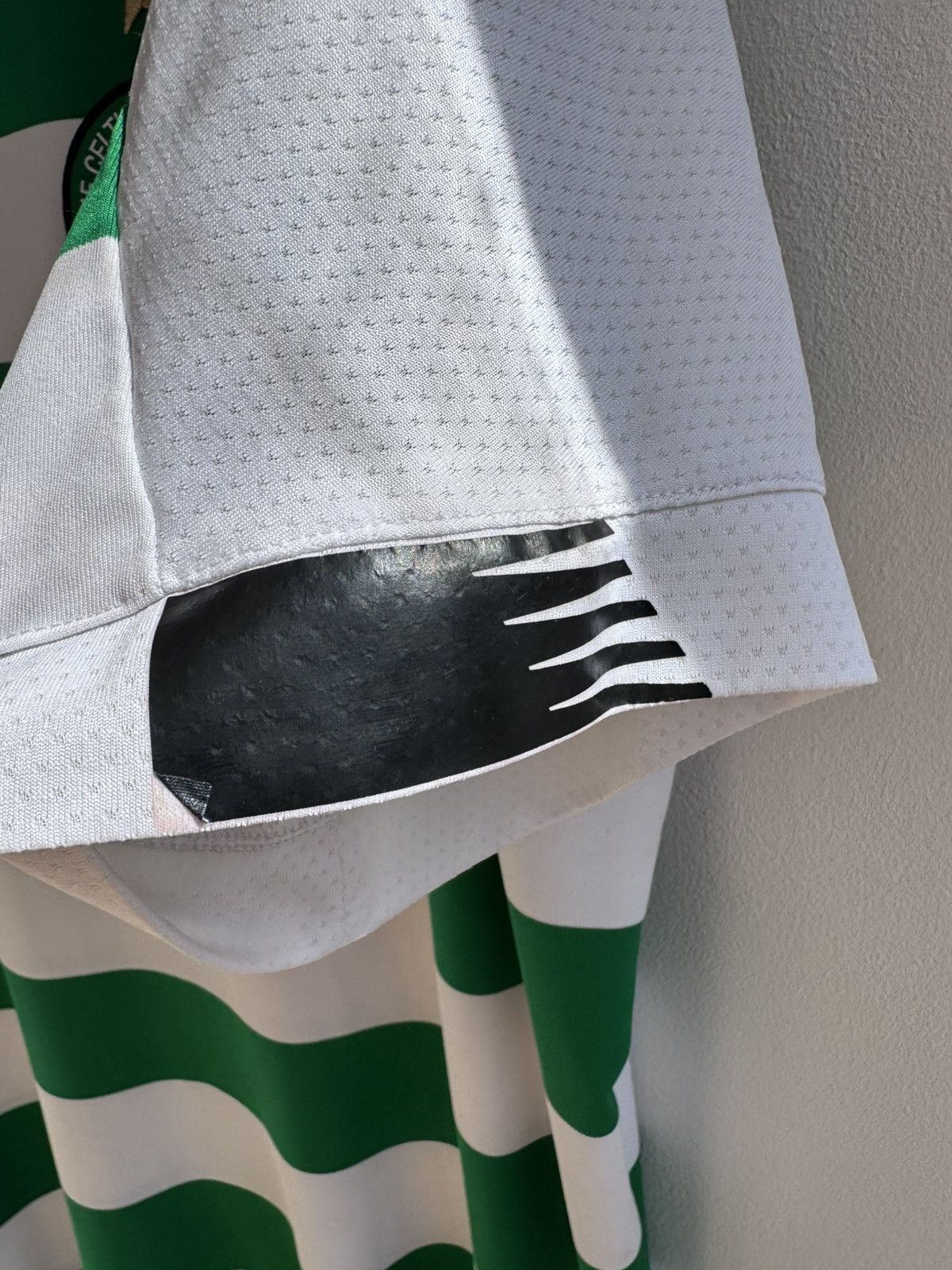 New Balance CELTIC 2019 2020 HOME FOOTBALL SHIRT SOCCER JERSEY Size US M / EU 48-50 / 2 - 6 Thumbnail
