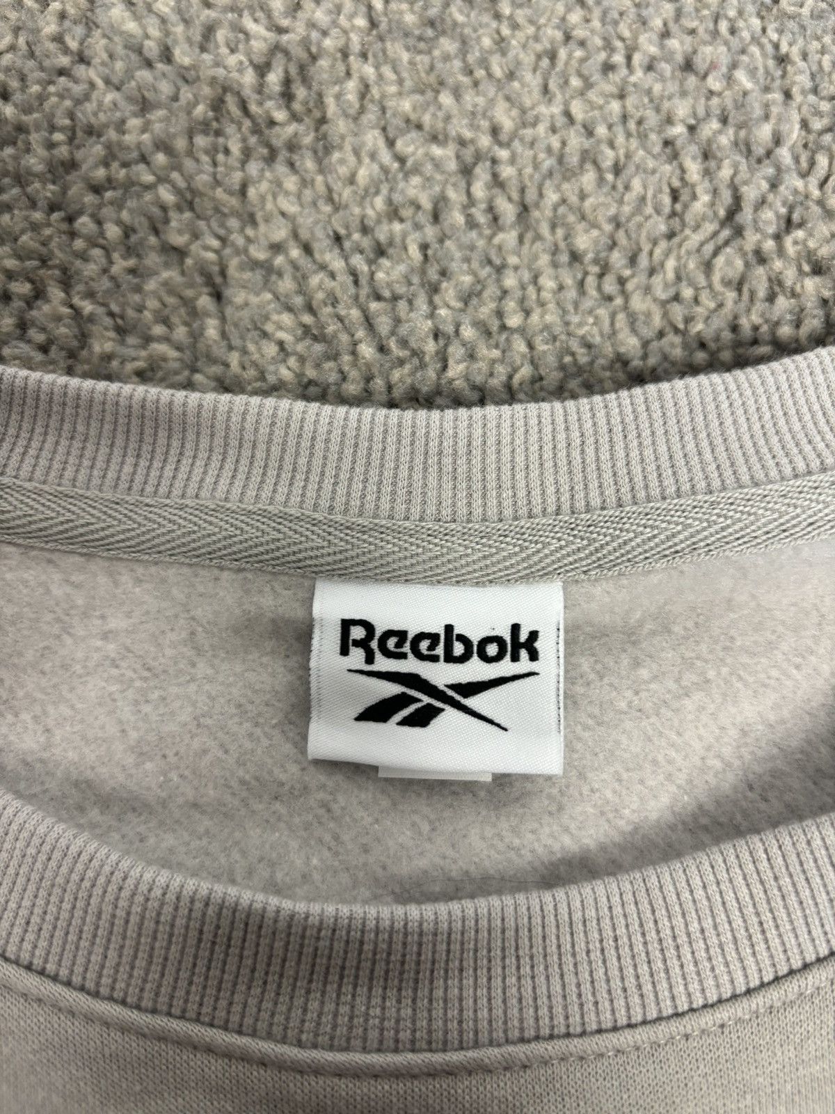 Reebok Y2k gray reebok small center logo crewneck Size US L / EU 52-54 / 3 - 4 Thumbnail