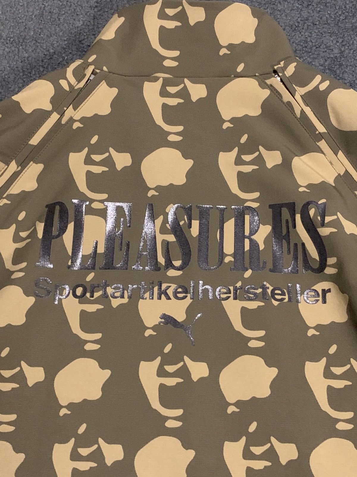 Pleasures × Puma PUMA X PLEASURES ZIP OFF JACKET Size US L / EU 52-54 / 3 - 5 Thumbnail