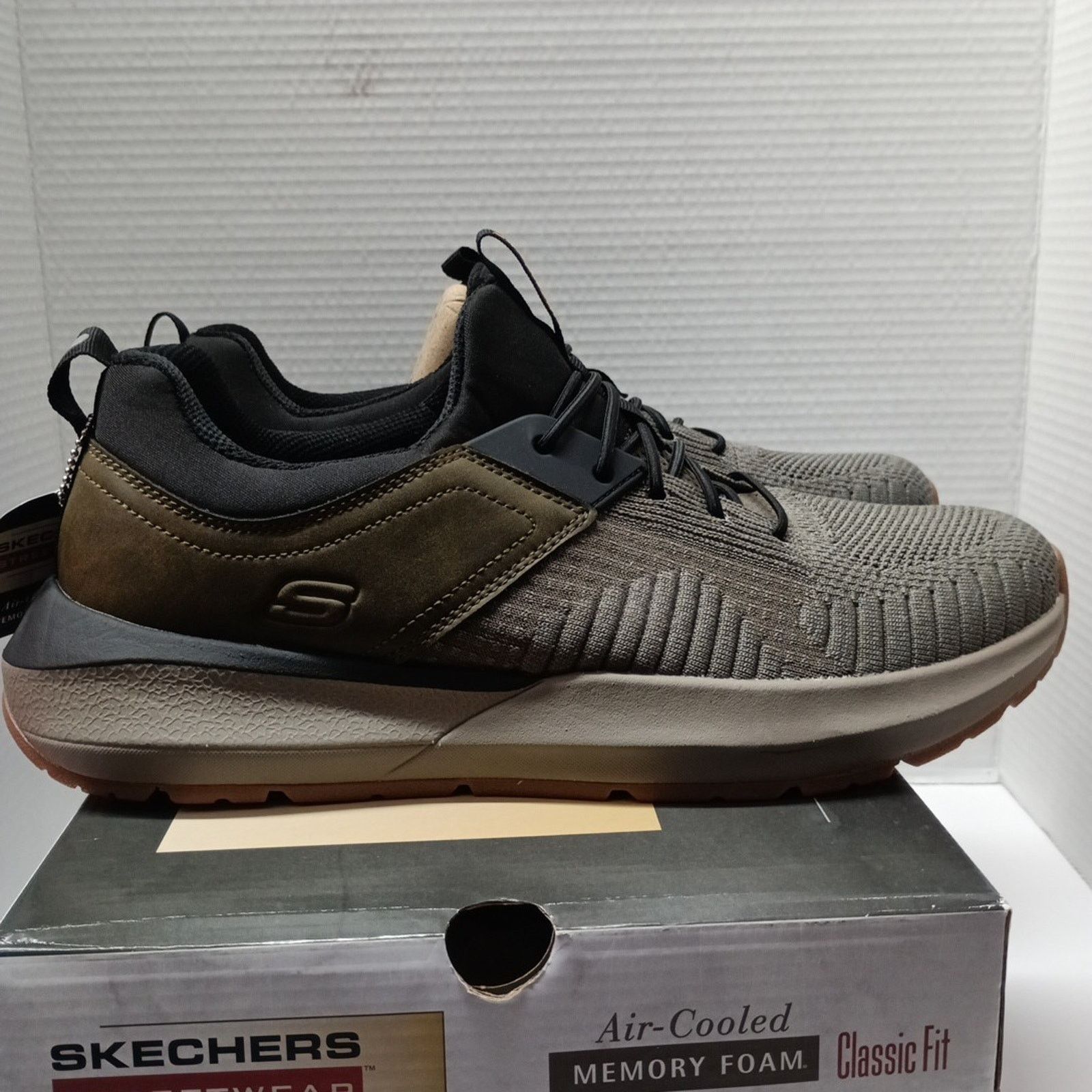 Men's Skechers Sneakers Size 12 Gray Black Olive Classic Fit