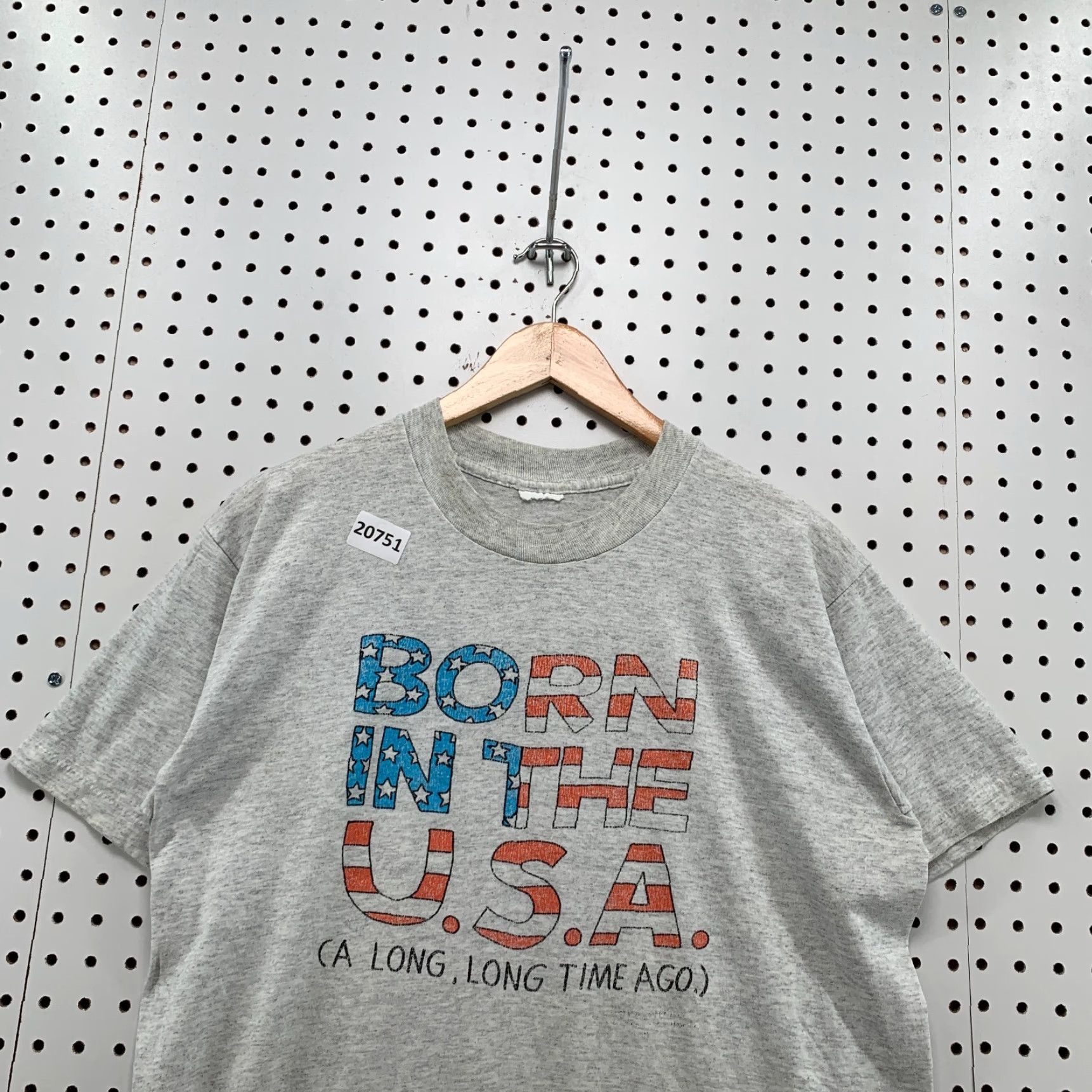 Fruit Of The Loom VINTAGE Born In The USA Shirt Mens XL Gray USA Flag Funny Single Stitch Size US XL / EU 56 / 4 - 2 Thumbnail