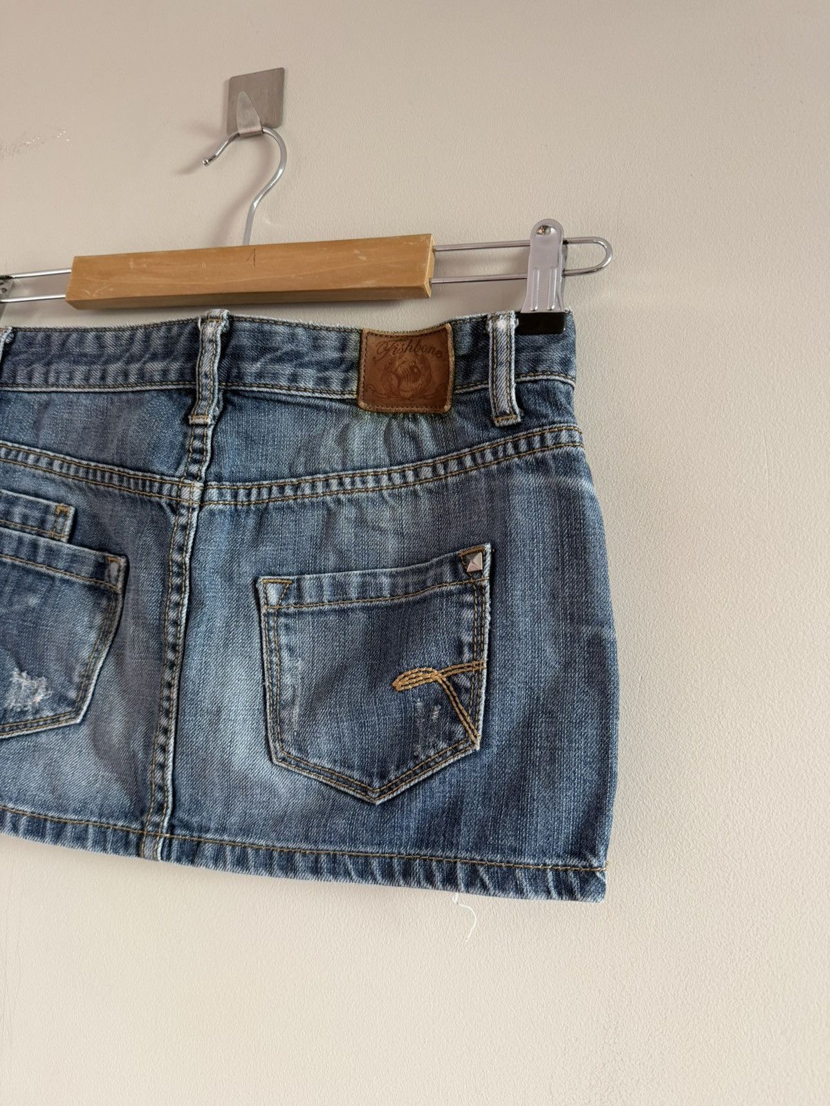Vintage Fishbone Studded Denim Mini Skirt Y2K Low Rise Size 26" / US 2 / IT 38 - 6 Thumbnail