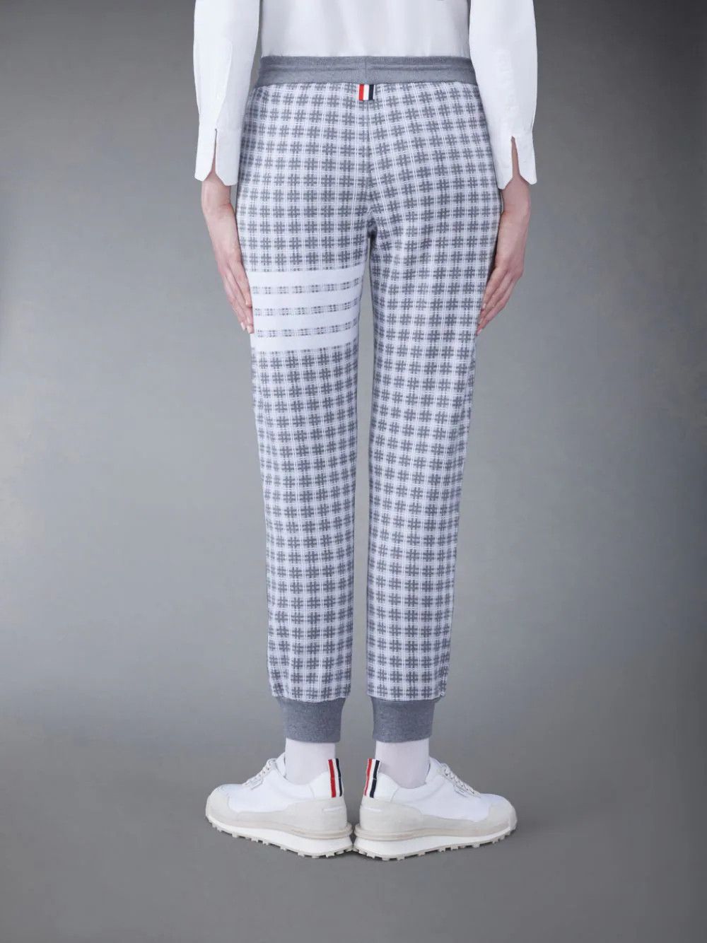 Thom Browne o1s22i1n0924 Check Knit 4-Bar Joggers in Grey Size 28" / US 6 / IT 42 - 3 Thumbnail