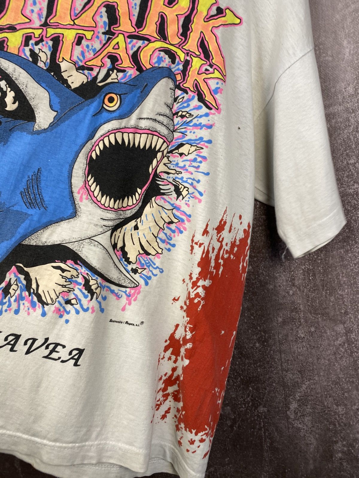 Vintage 80s Vintage Shark Attack 3D Bite Art Single Stitch Tees Size US S / EU 44-46 / 1 - 8 Thumbnail