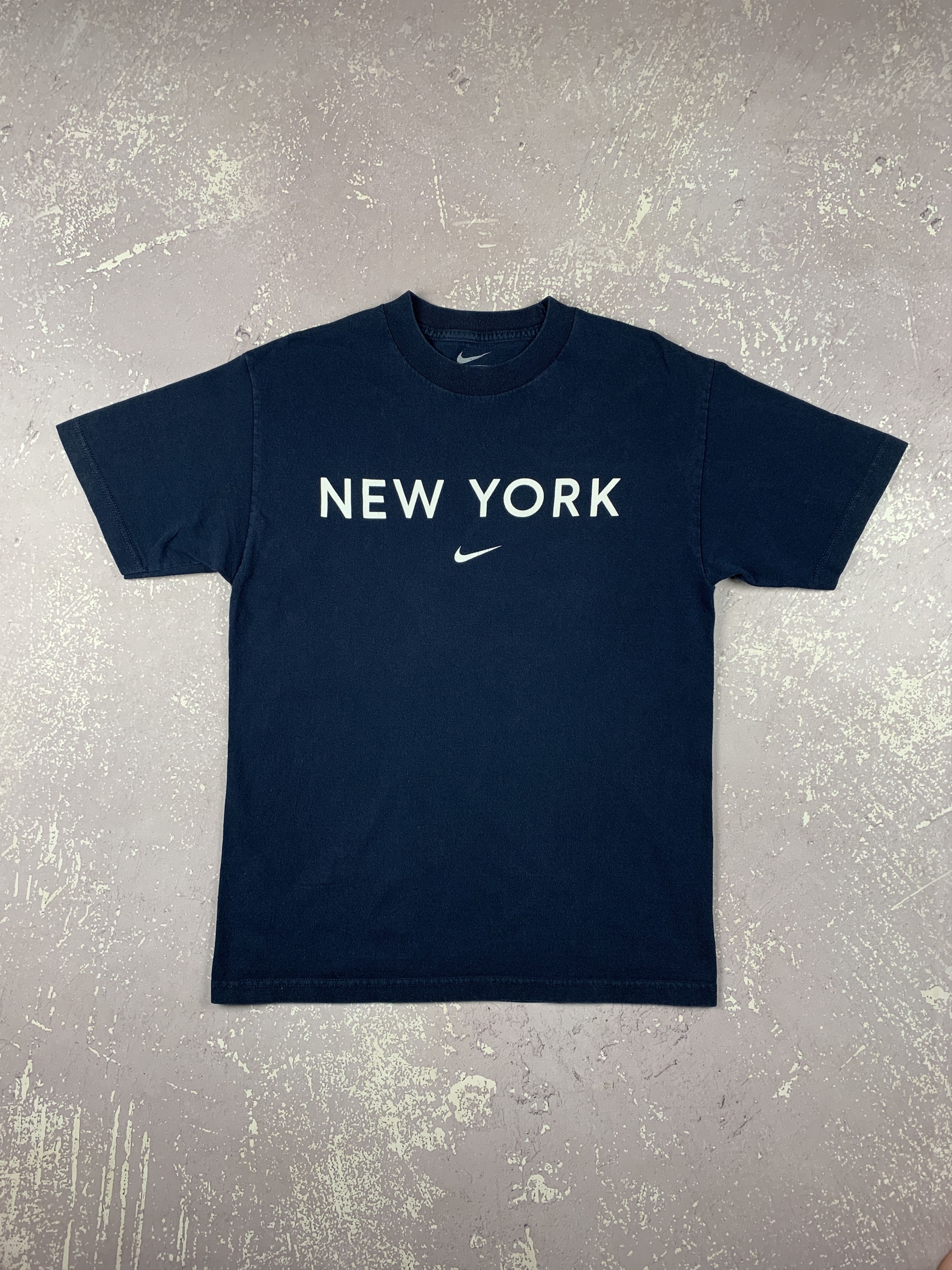 Nike Y2K 90s Vintage Nike New York City USA Swoosh T Shirt Size US M / EU 48-50 / 2 - 1 Thumbnail