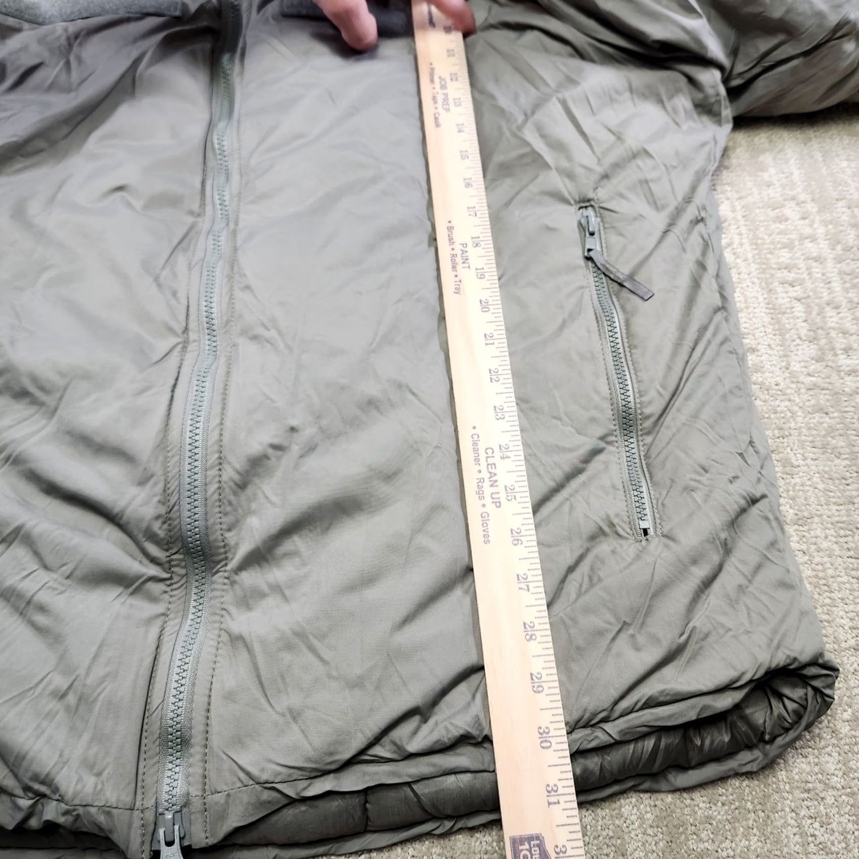Layer 8 Extreme Cold Weather Parka Gen III Layer 7 Large Regular US Army Jacket Size US L / EU 52-54 / 3 - 7 Thumbnail