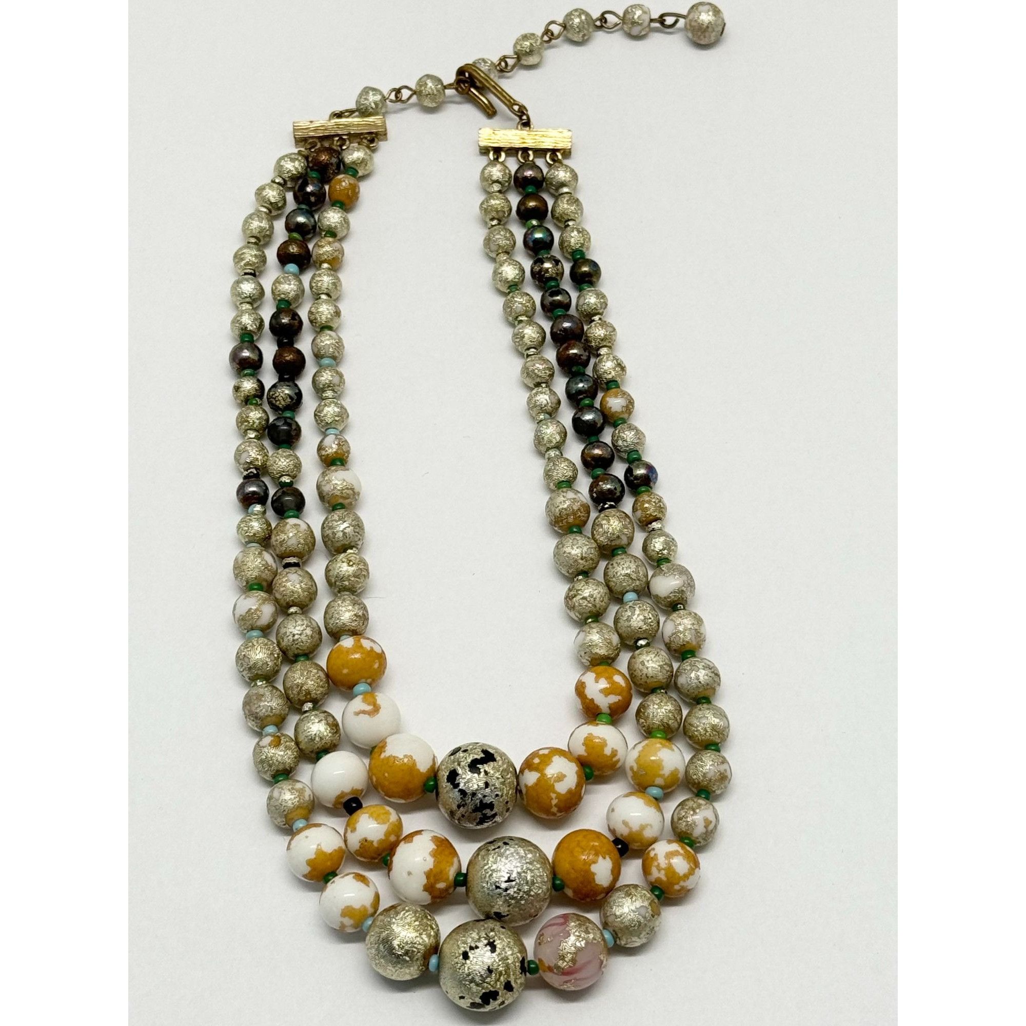 Vintage Vintage three strand beaded necklace Size ONE SIZE - 2 Thumbnail