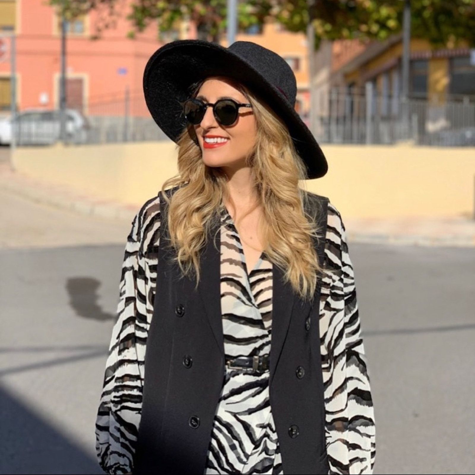 Zara ZARA BLOGGER FAVORITE ANIMAL PRINT MINI DRESS TIGER Size XS / US 0-2 / IT 36-38 - 3 Thumbnail