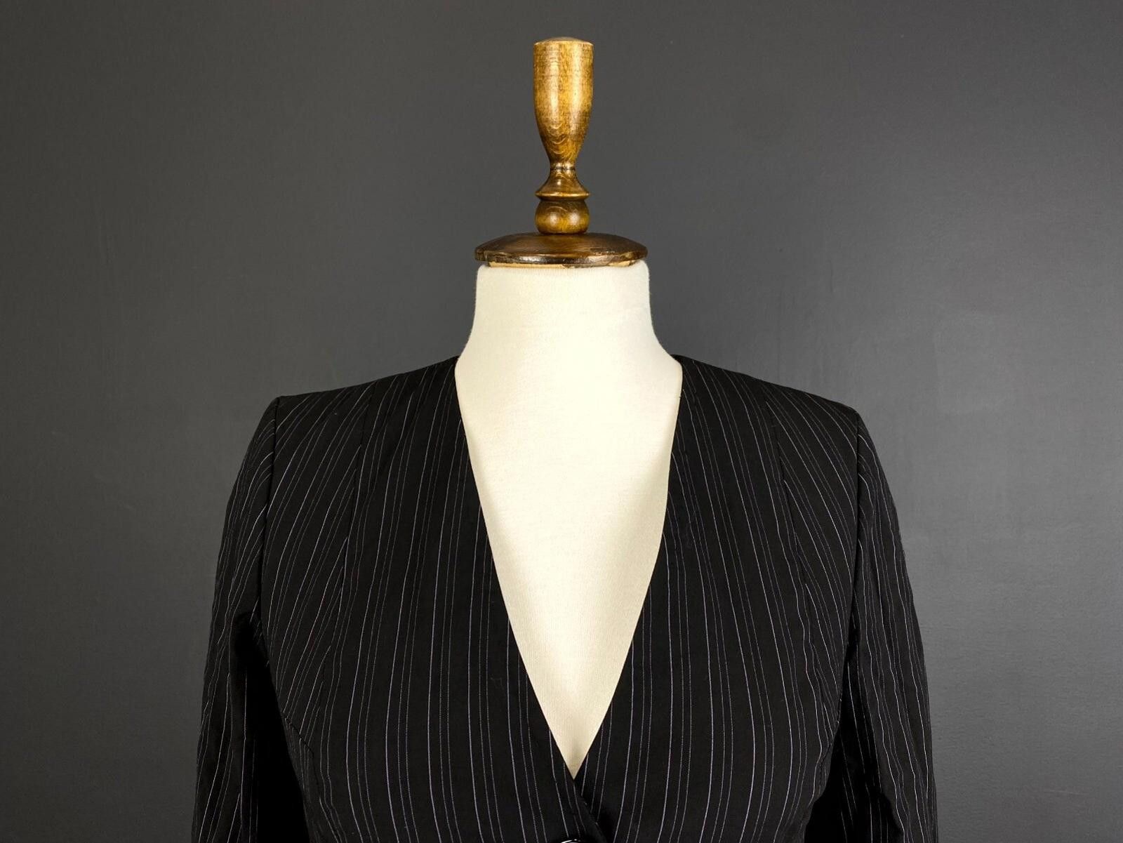 Designer Max Mara Black Pinstripe Wool Jacket US6 GB8 CH38 IT40 Size M / US 6-8 / IT 42-44 - 2 Thumbnail