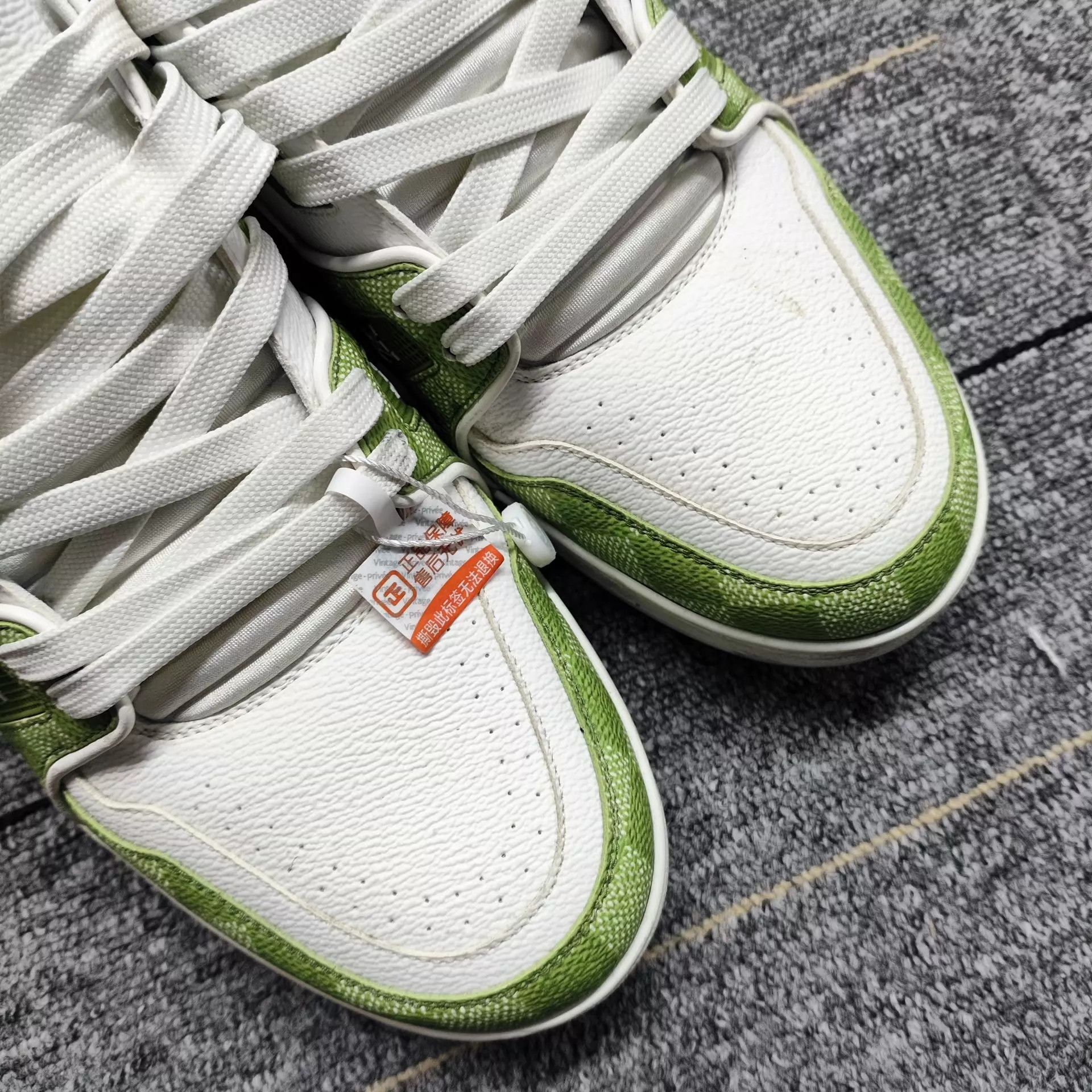 Louis Vuitton LV Trainer US 8 White Green Checkerboard Size US 8 / EU 41 - 3 Thumbnail