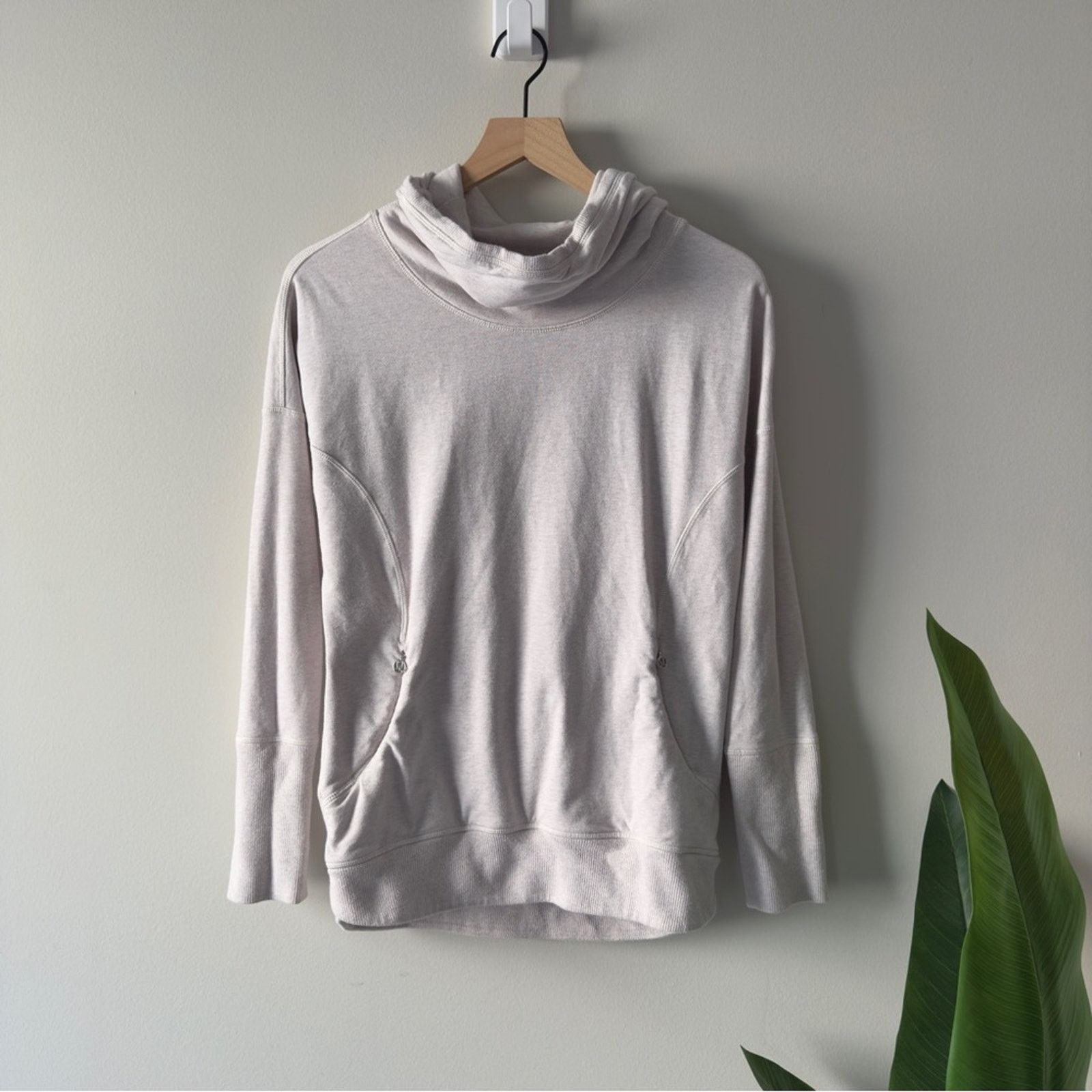 Lululemon Lululemon Rest Day Pullover in Dune Cream Sweater Cowl Neck Size M / US 6-8 / IT 42-44 - 4 Thumbnail