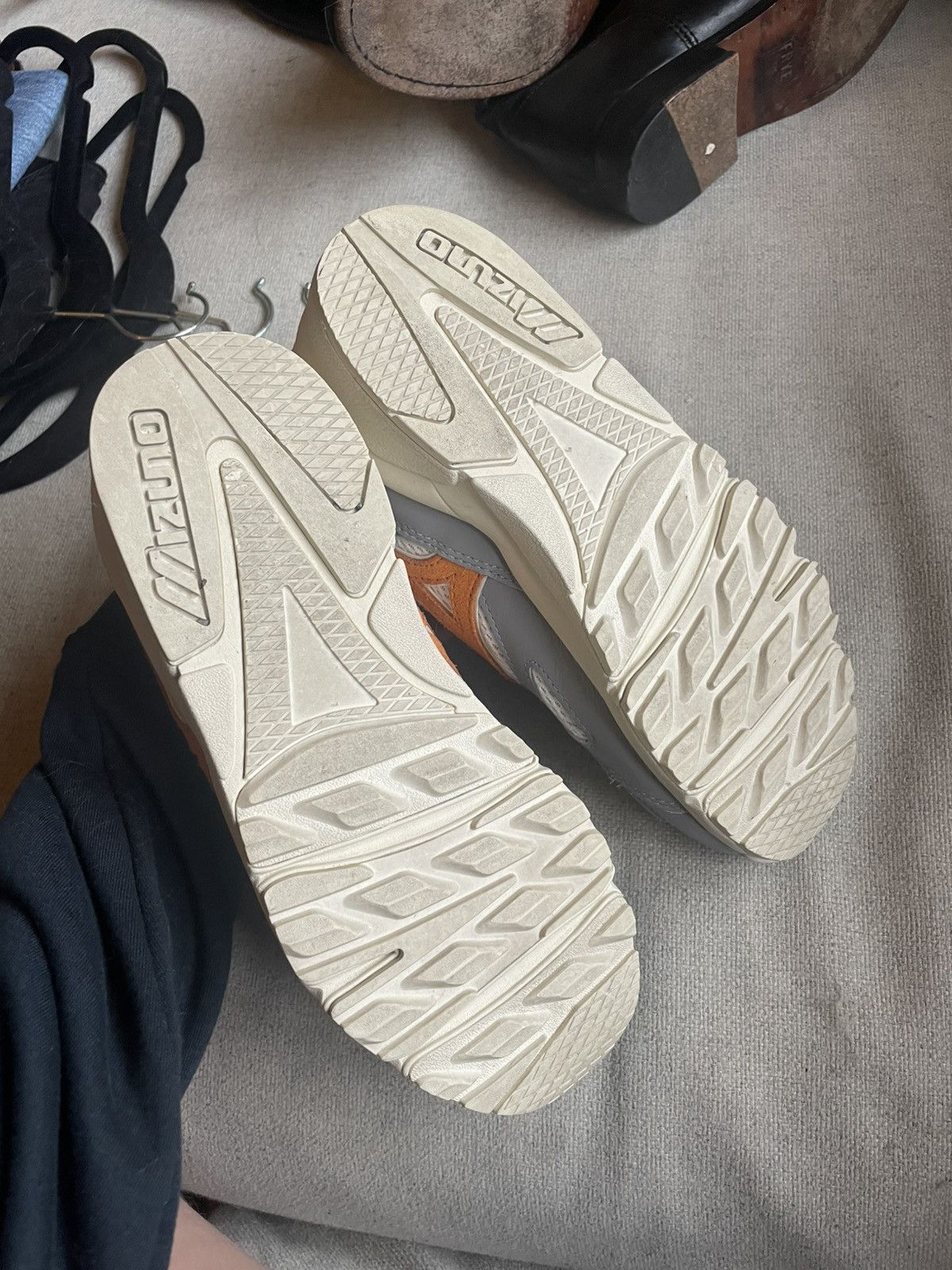 Mizuno × Patta New 2018 Patta X Mizuno Sky Medal in grey/orange Size US 6 / EU 39 - 4 Thumbnail