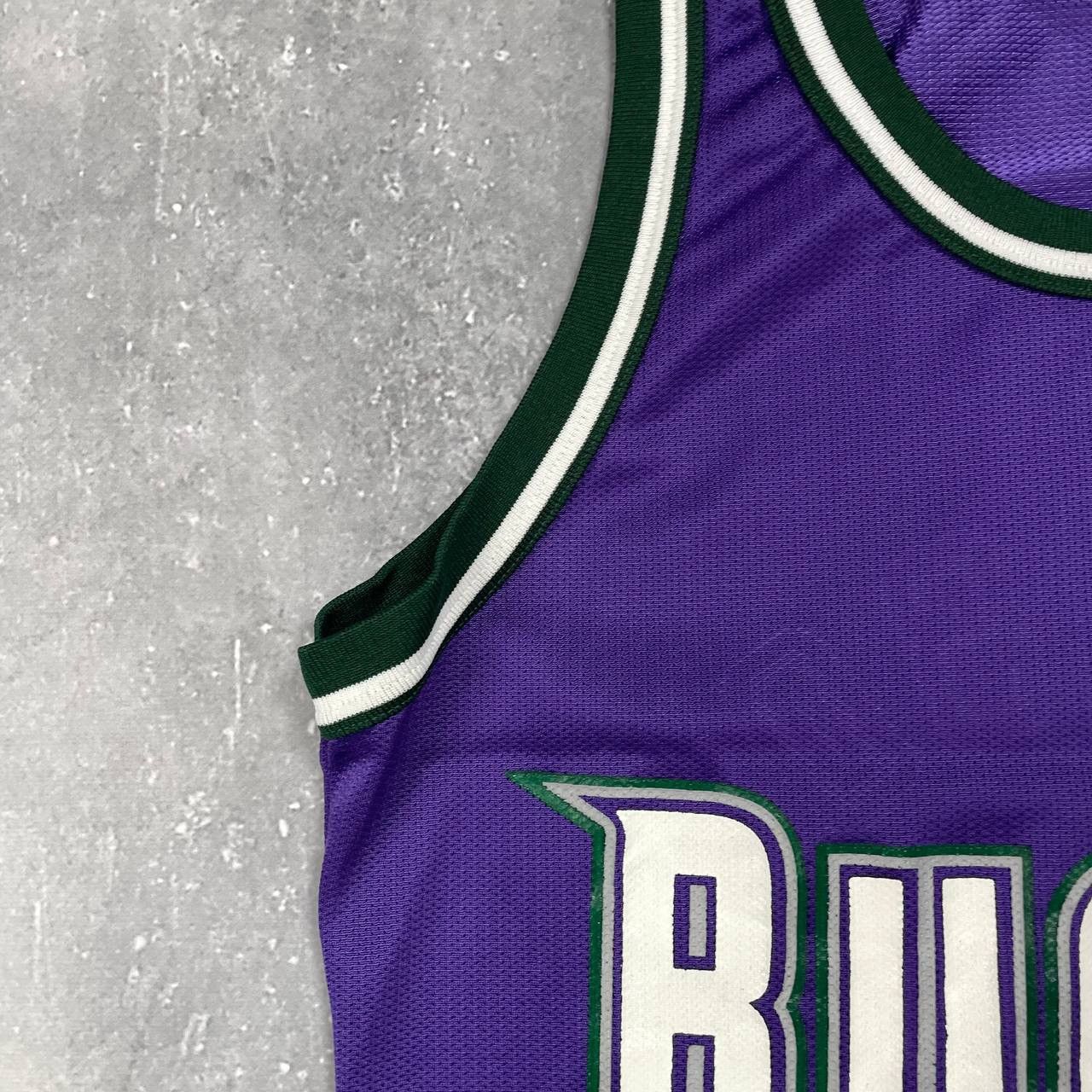NBA Vintage 90s Milwaukee Bucks No 13 Glenn Robinson NBA Jersey Size US XXS / EU 40 - 6 Thumbnail