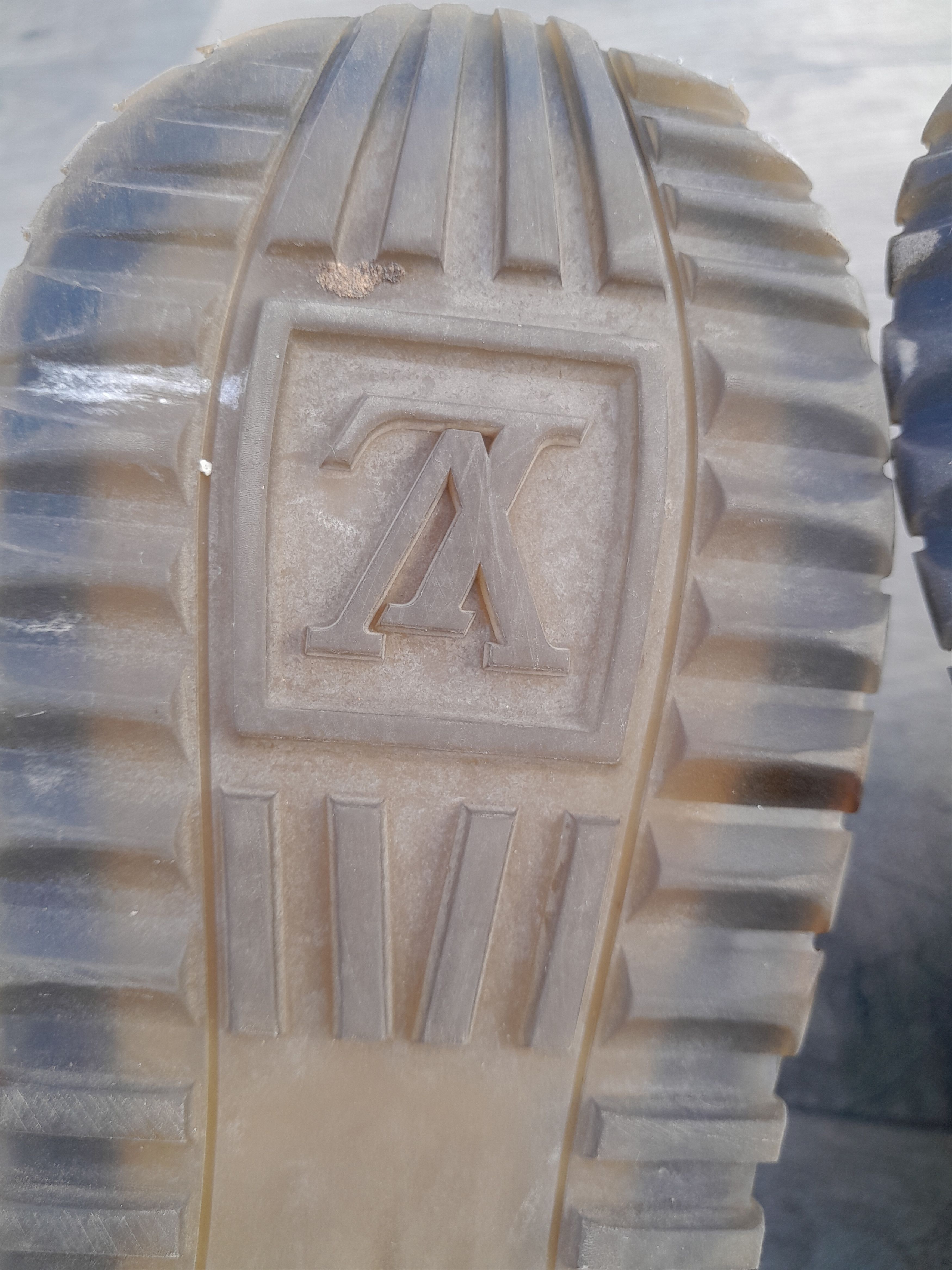 Louis Vuitton Louis Vuitton Run Away sneakers in blue denim. Size US 7.5 / EU 40-41 - 8 Thumbnail